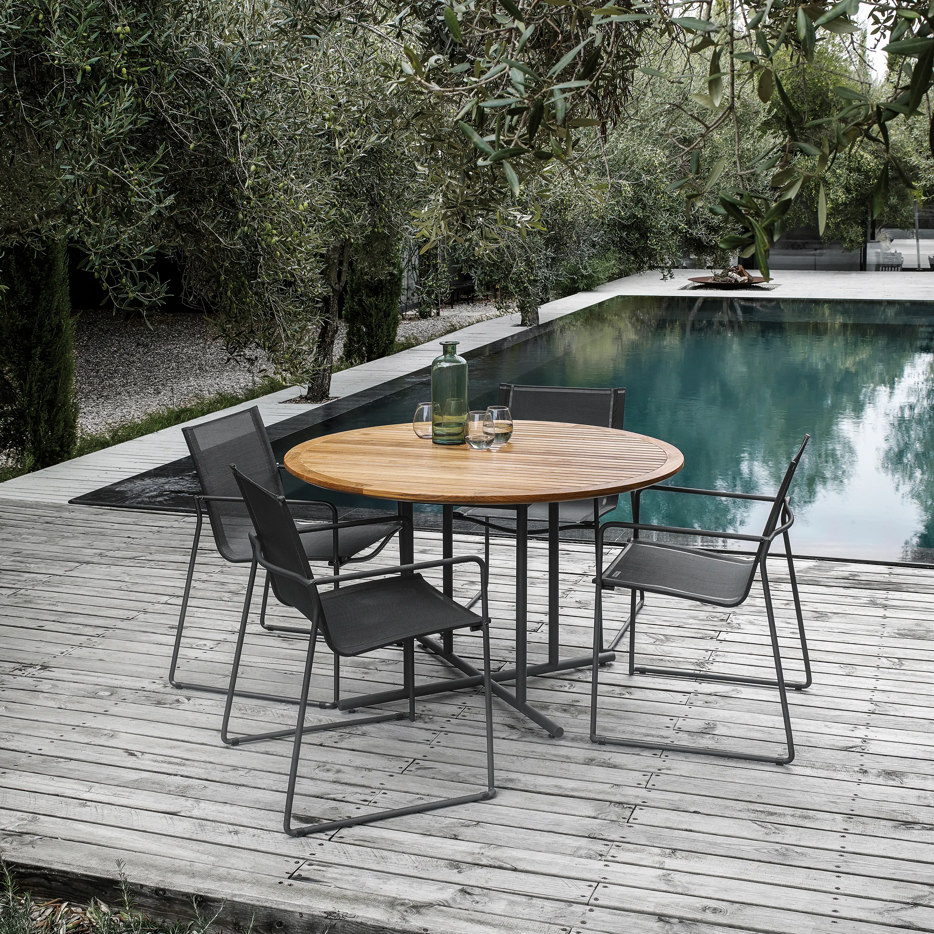 Gloster Furniture GmbH - Whirl Bar Table