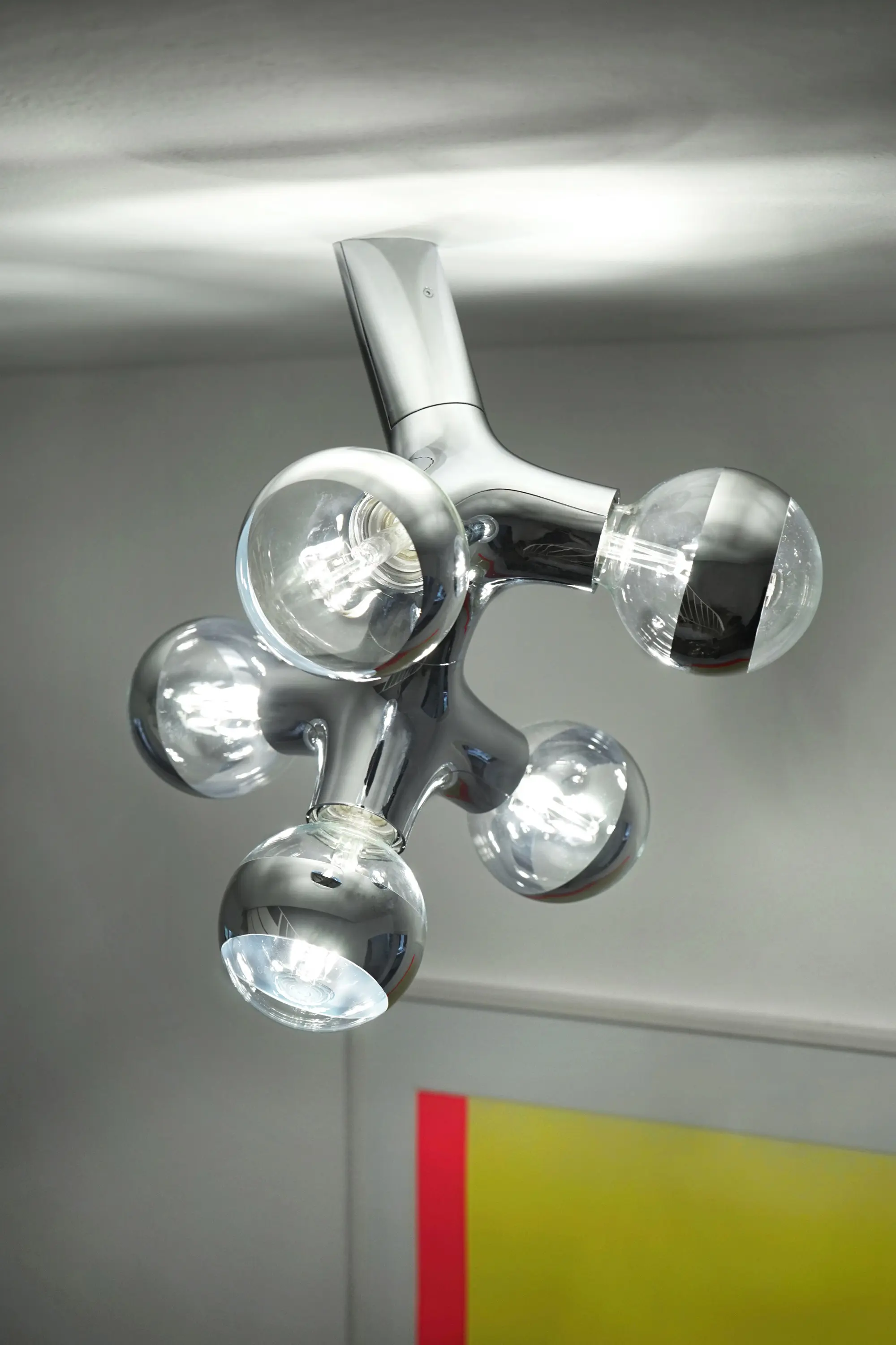 next - DNA wall / ceiling double