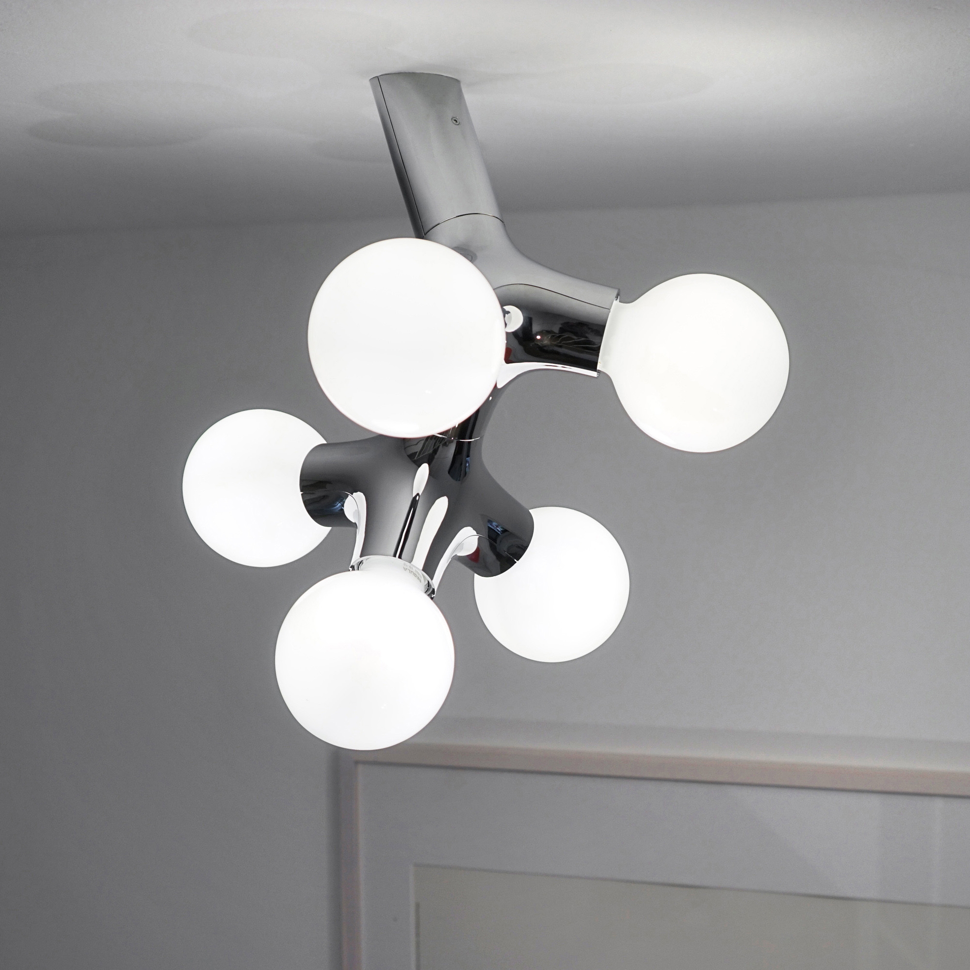 Display product DNA wall / ceiling double from manufacturer next