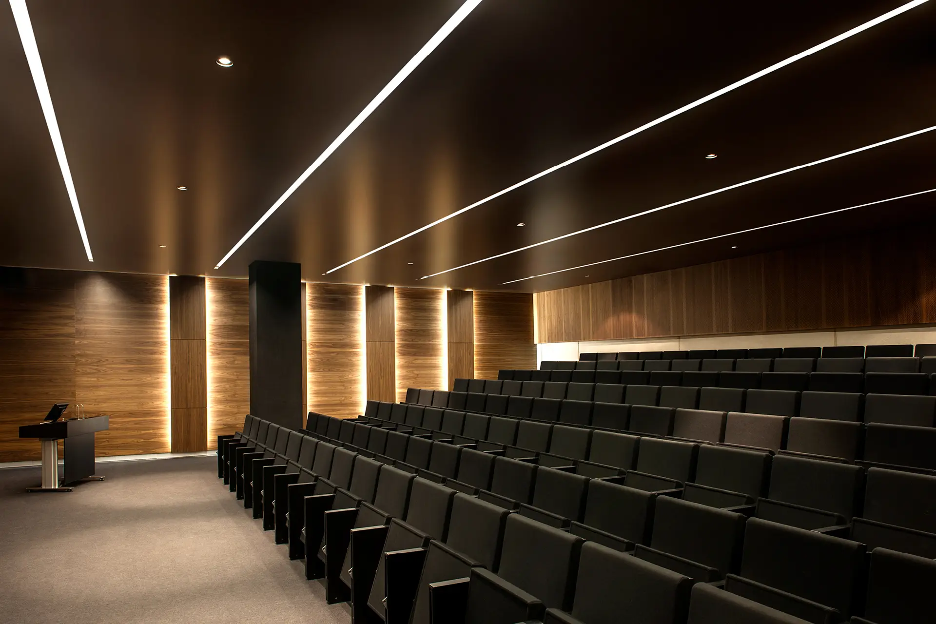 XAL - FRAME 100 trim system