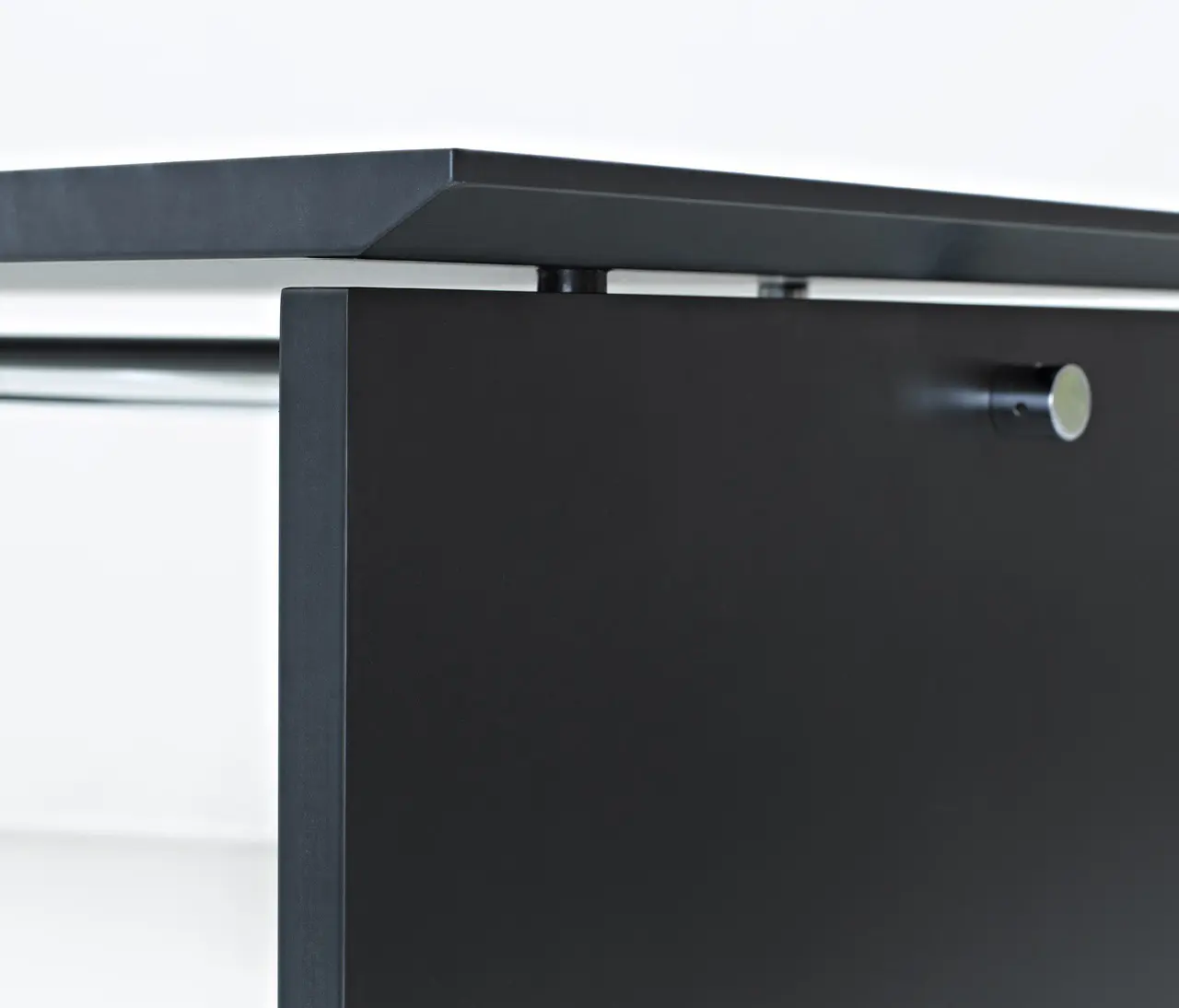 Randers+Radius - Sharp bar table