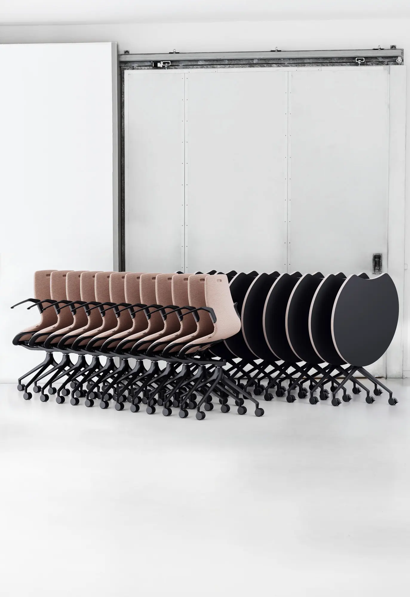 HOWE - AS100 ARMCHAIR