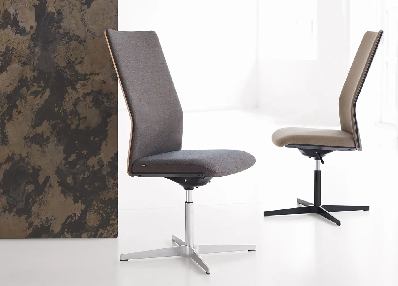 HOWE - MN1 X-BASE SIDE CHAIR