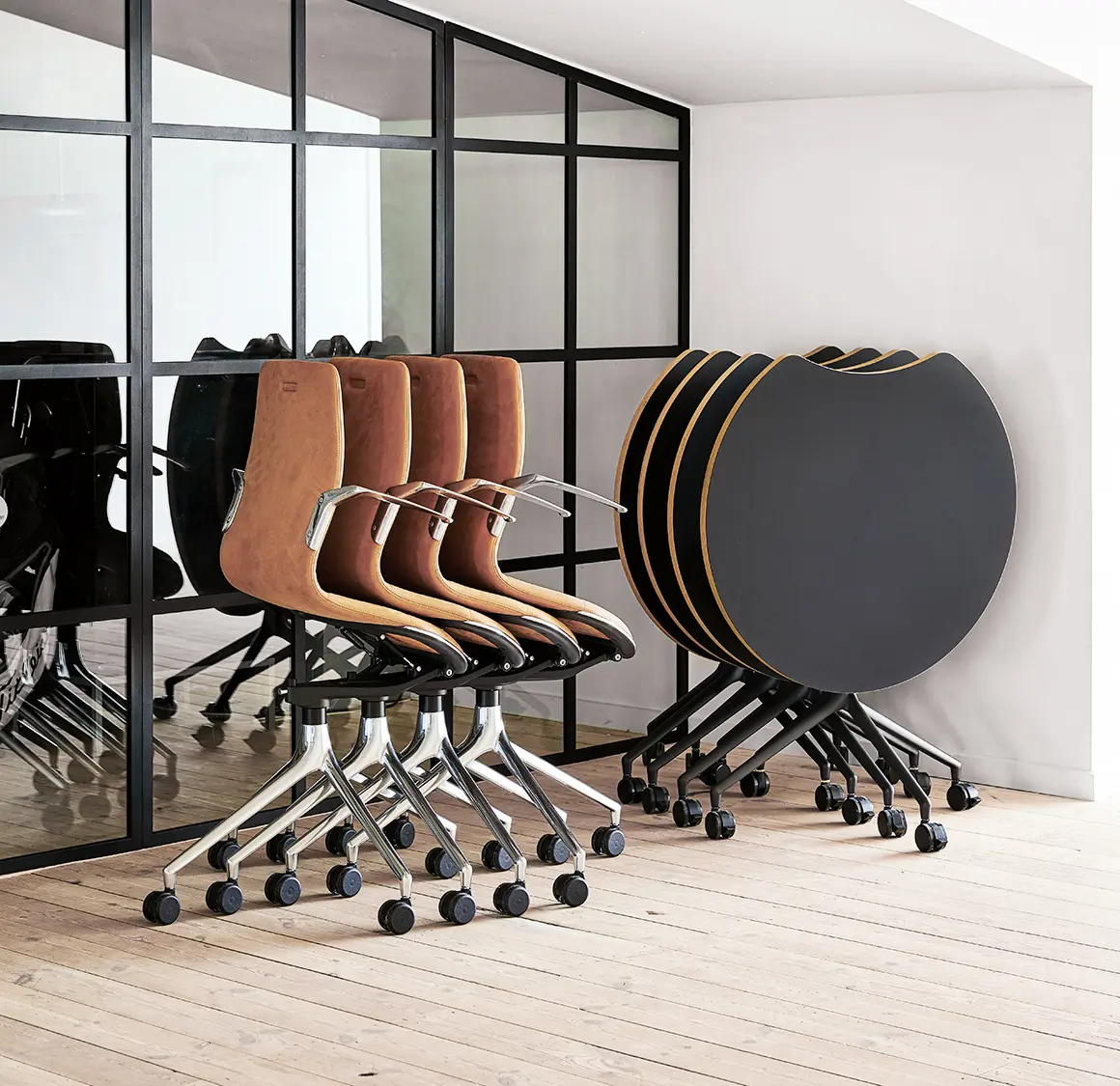 HOWE - AS100 ARMCHAIR