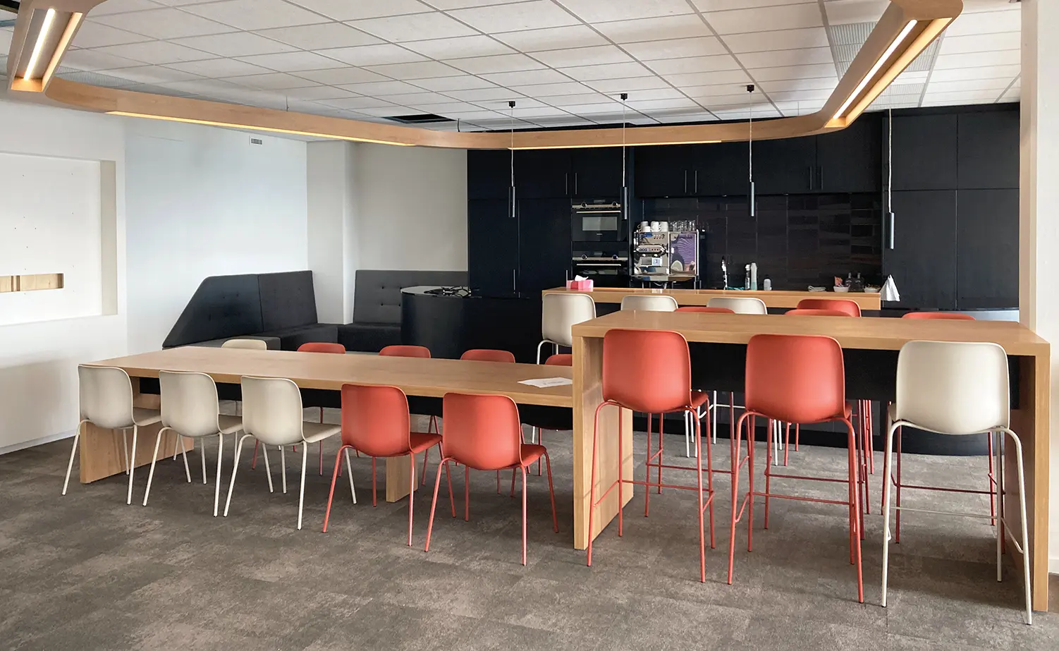 HOWE - SixE BARSTOOL