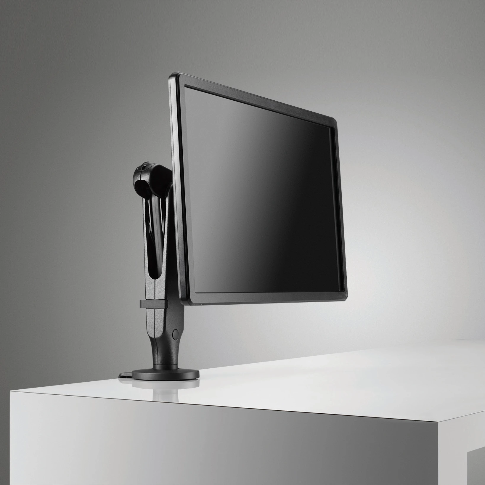 MONITOR ARMS & SUPPORTS