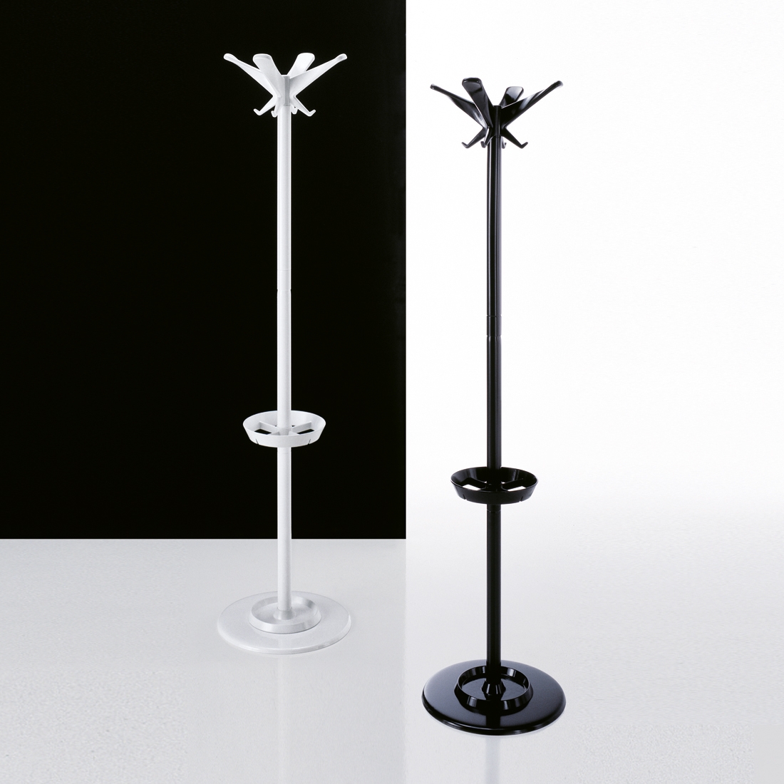 Display product Swing from manufacturer Caimi Brevetti