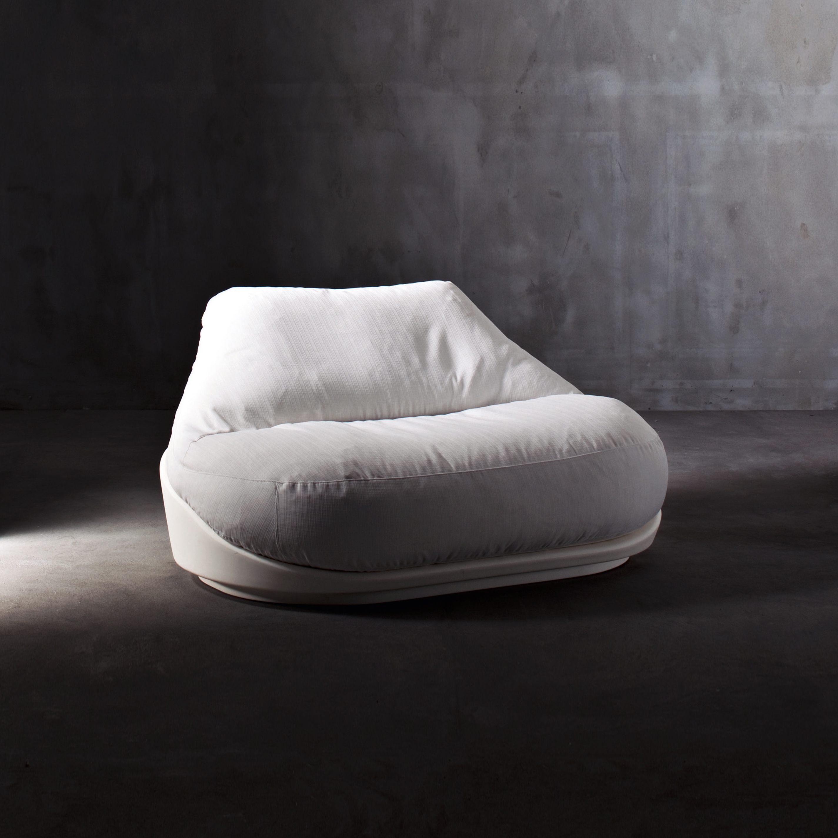 Display product Hug from manufacturer Serralunga