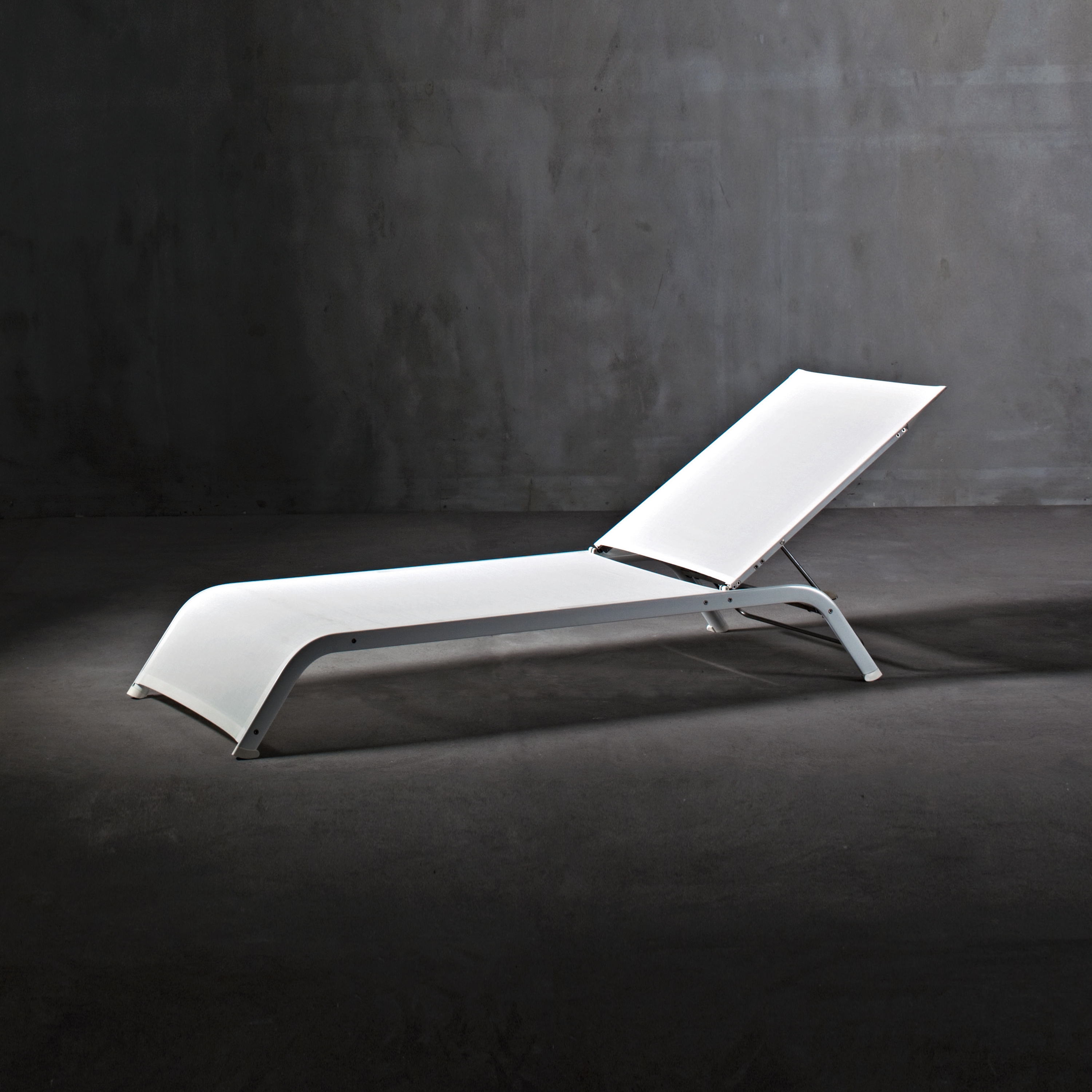 Display product Lazy Lettino from manufacturer Serralunga