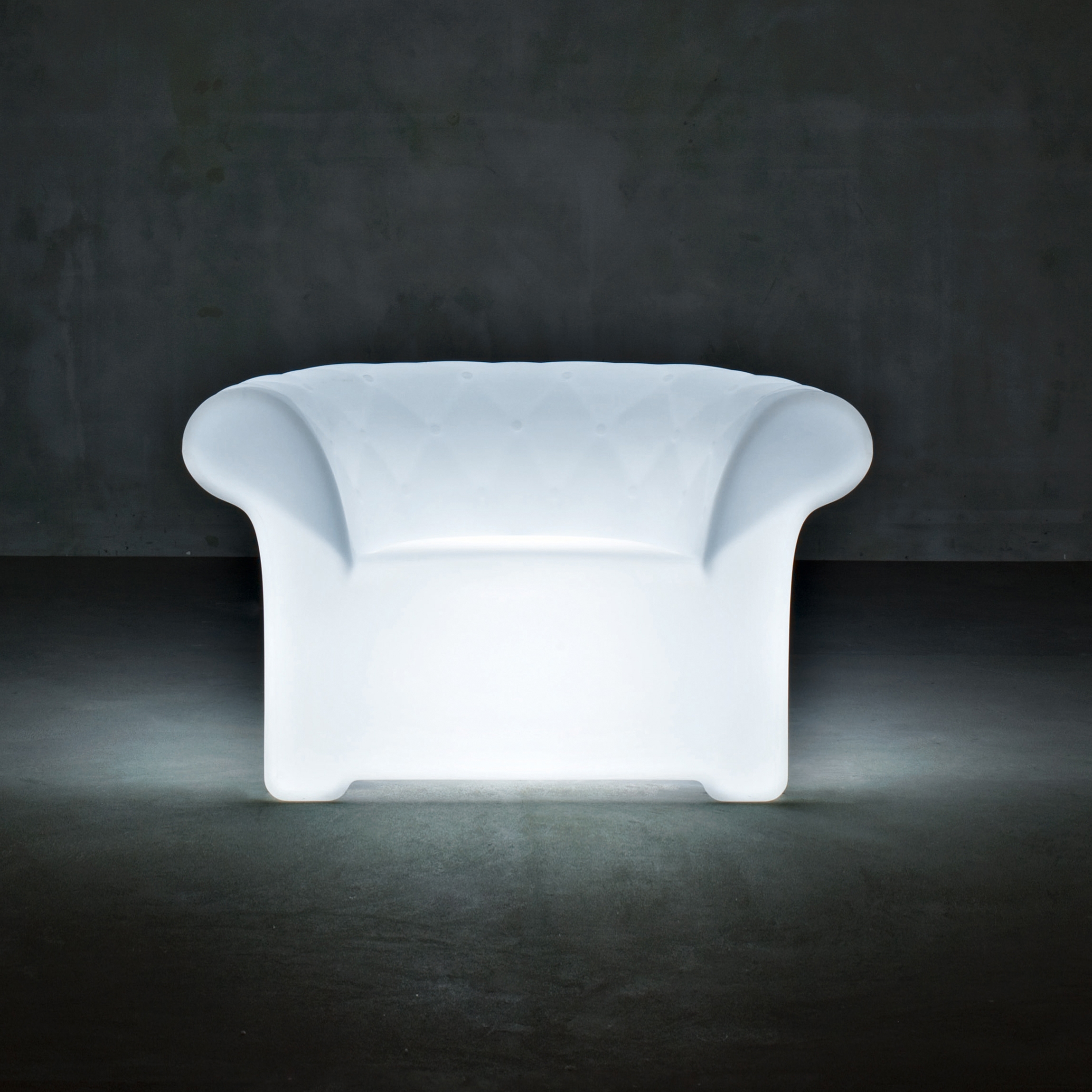 Display product Sirchester Poltrona Light from manufacturer Serralunga