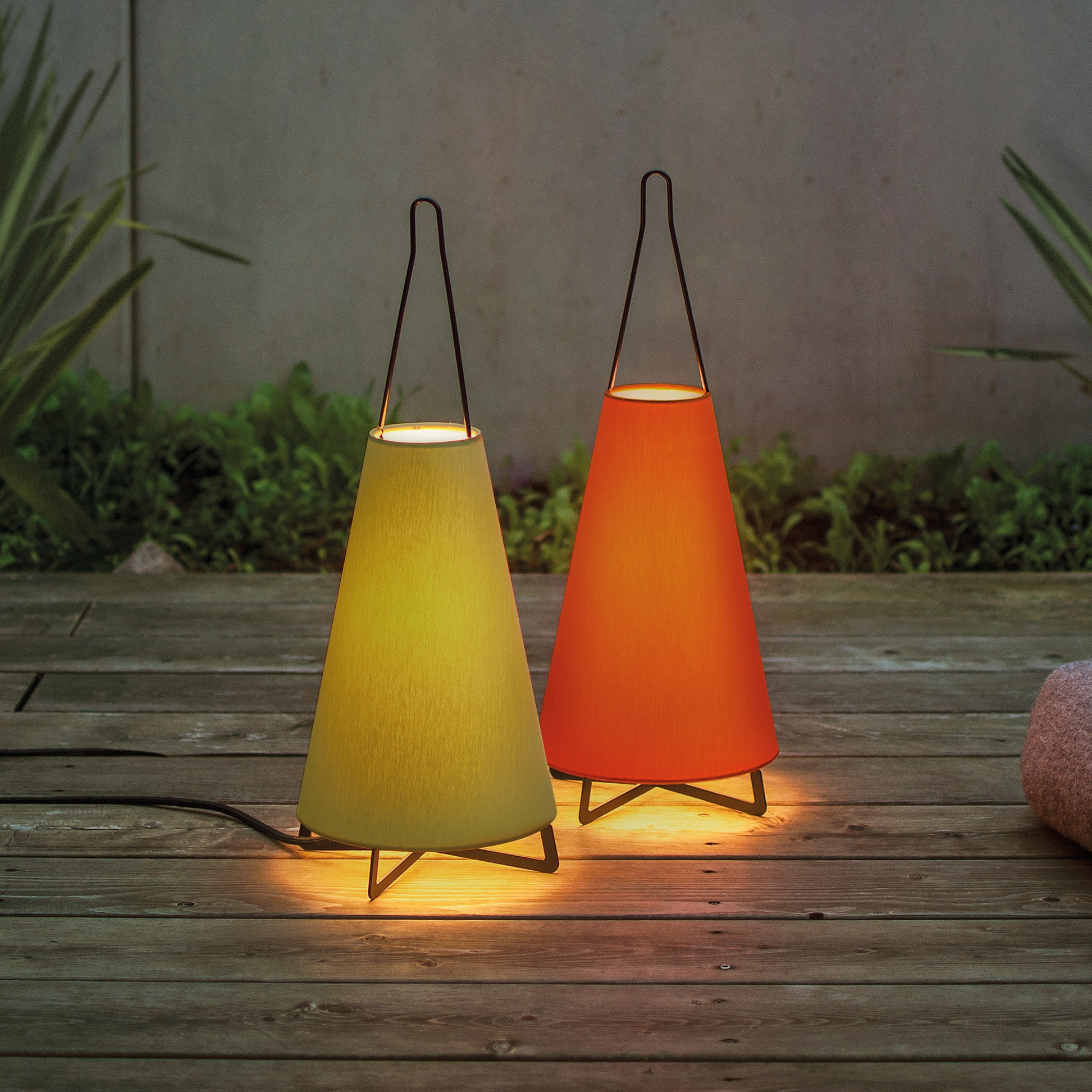 Display product MIA T BASE from manufacturer filumen