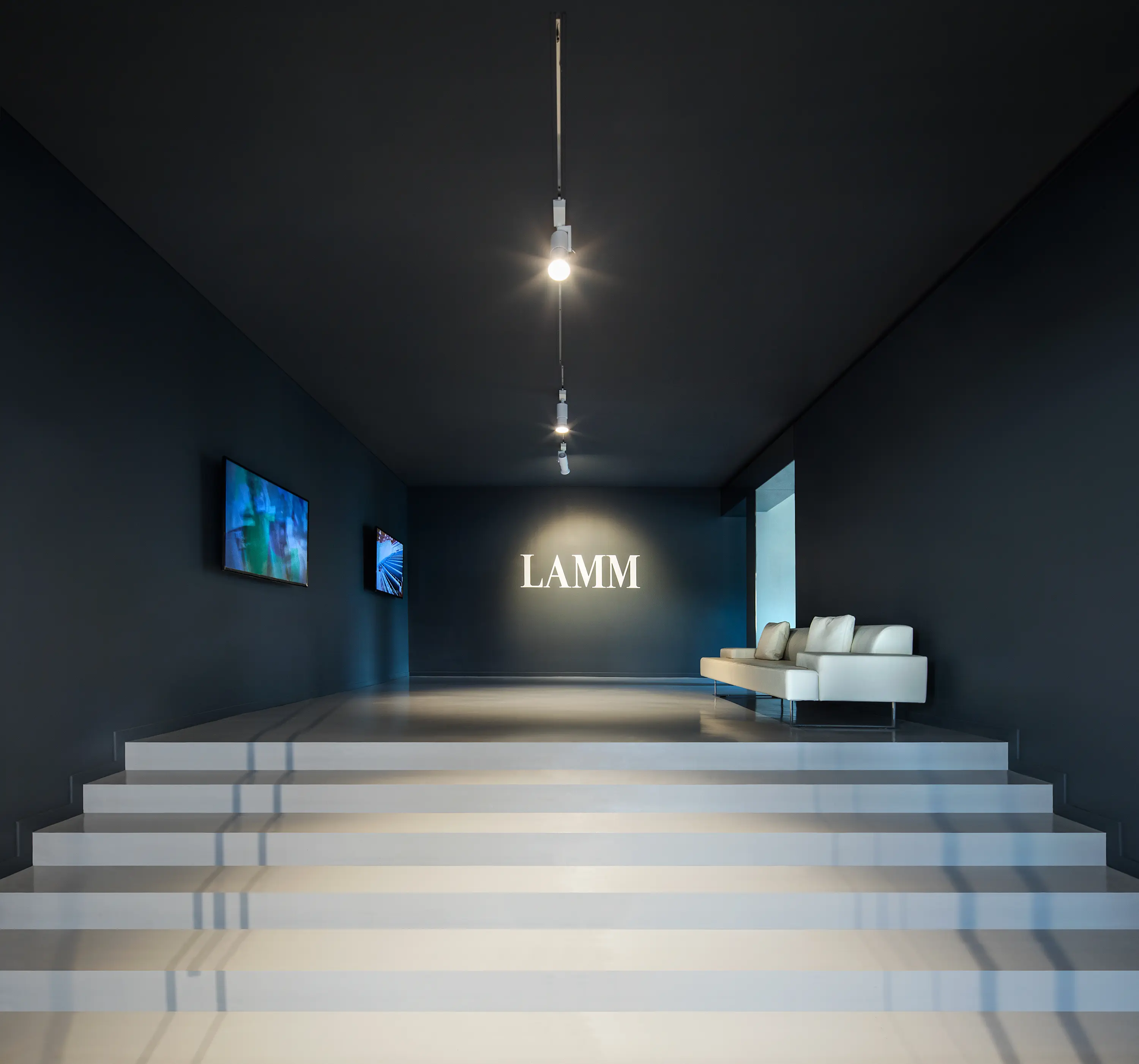gallery-slide-0