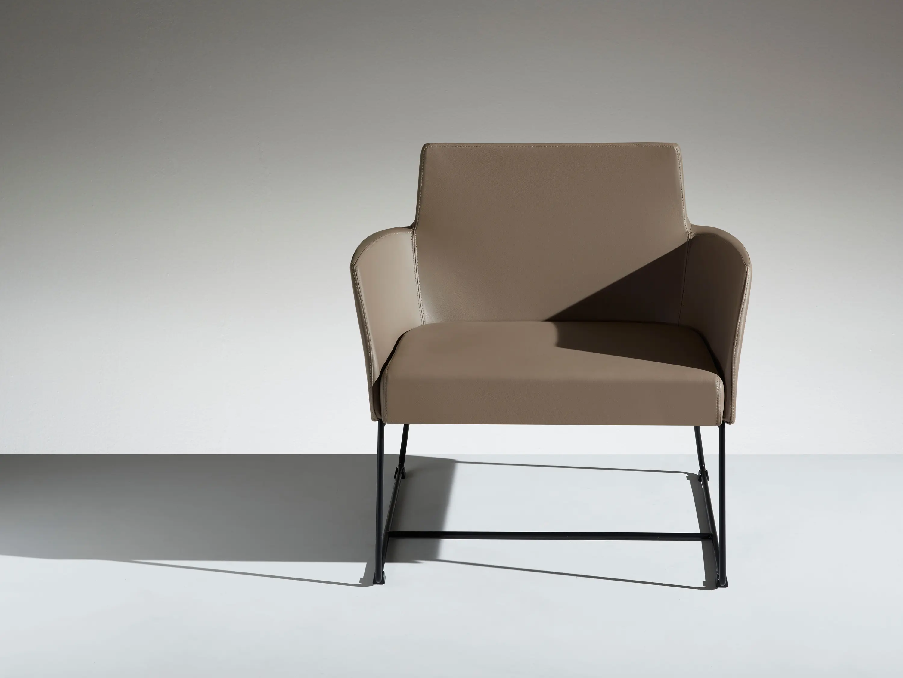 Lamm - Fleet Lounge Armchair on Slide Base