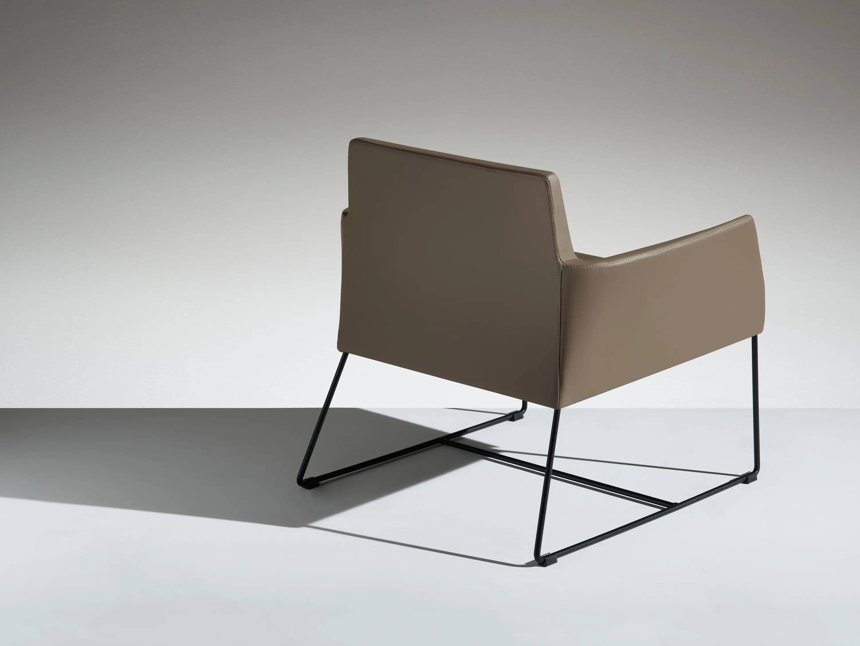 Lamm - Fleet Lounge Armchair on Slide Base