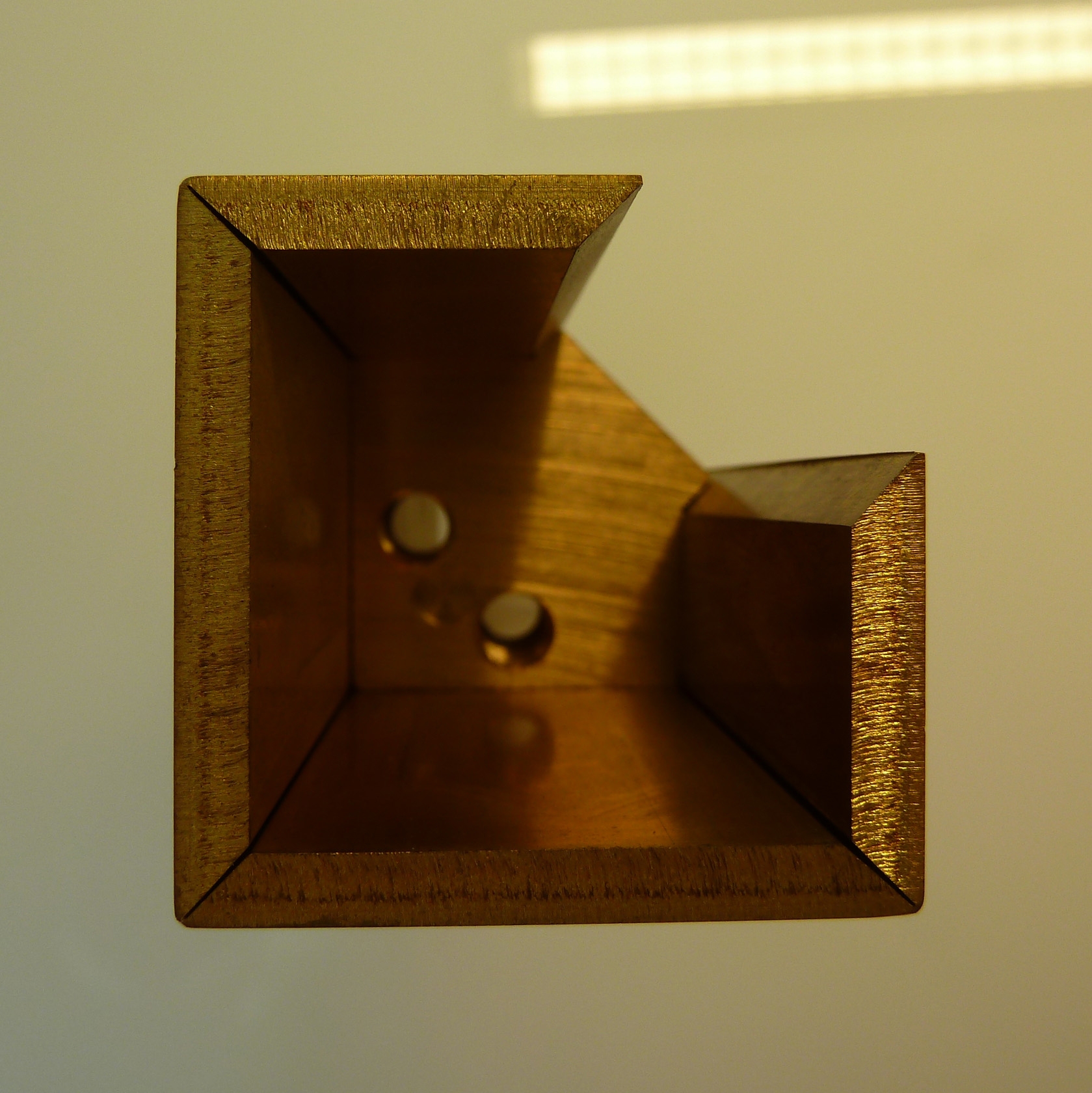 Display product V-Cut Bespoke Metal Profiles from manufacturer YDF