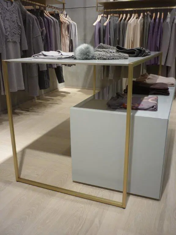 YDF - Elementi espositivi custom in ottone