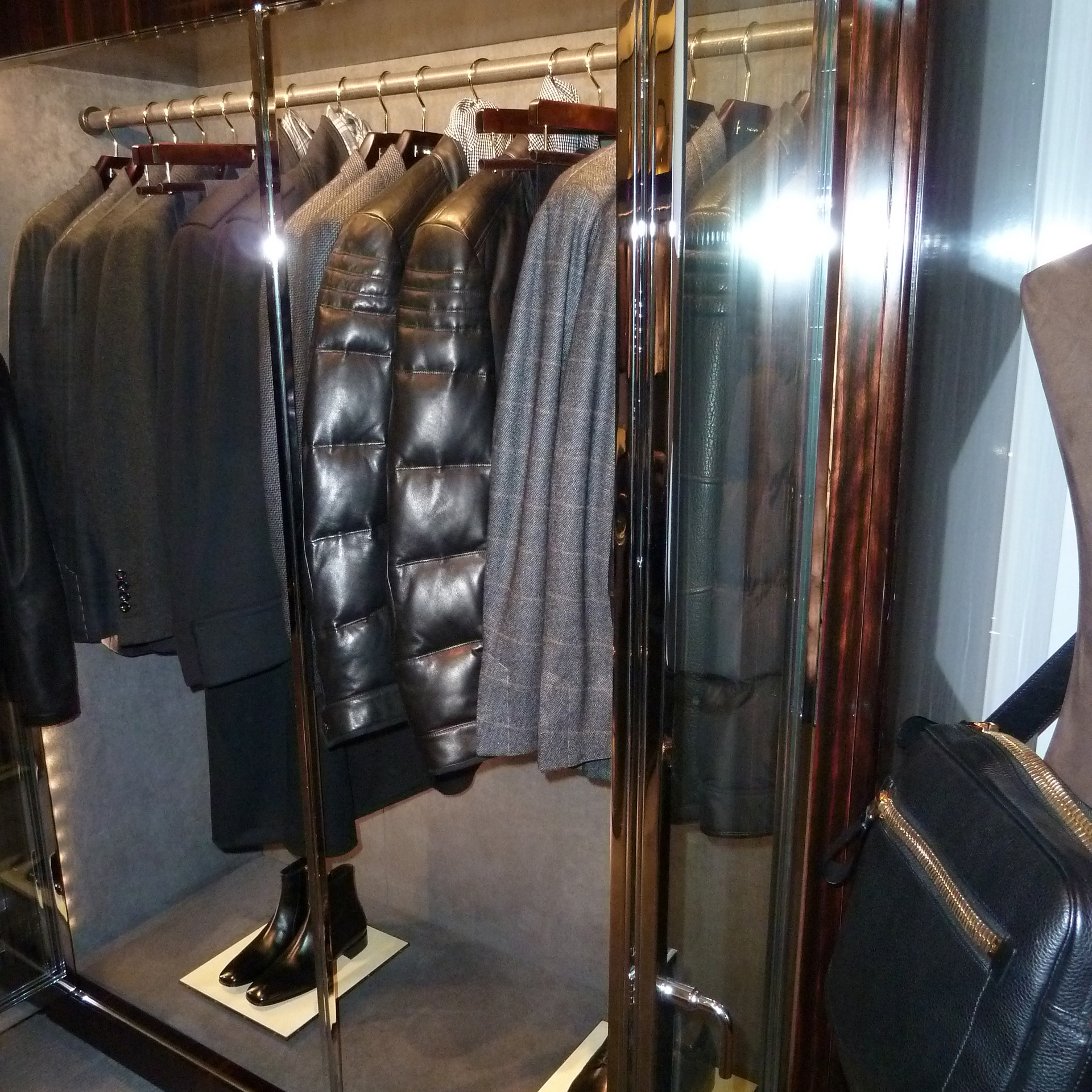 Display product Clothes Rail In Metal from manufacturer YDF