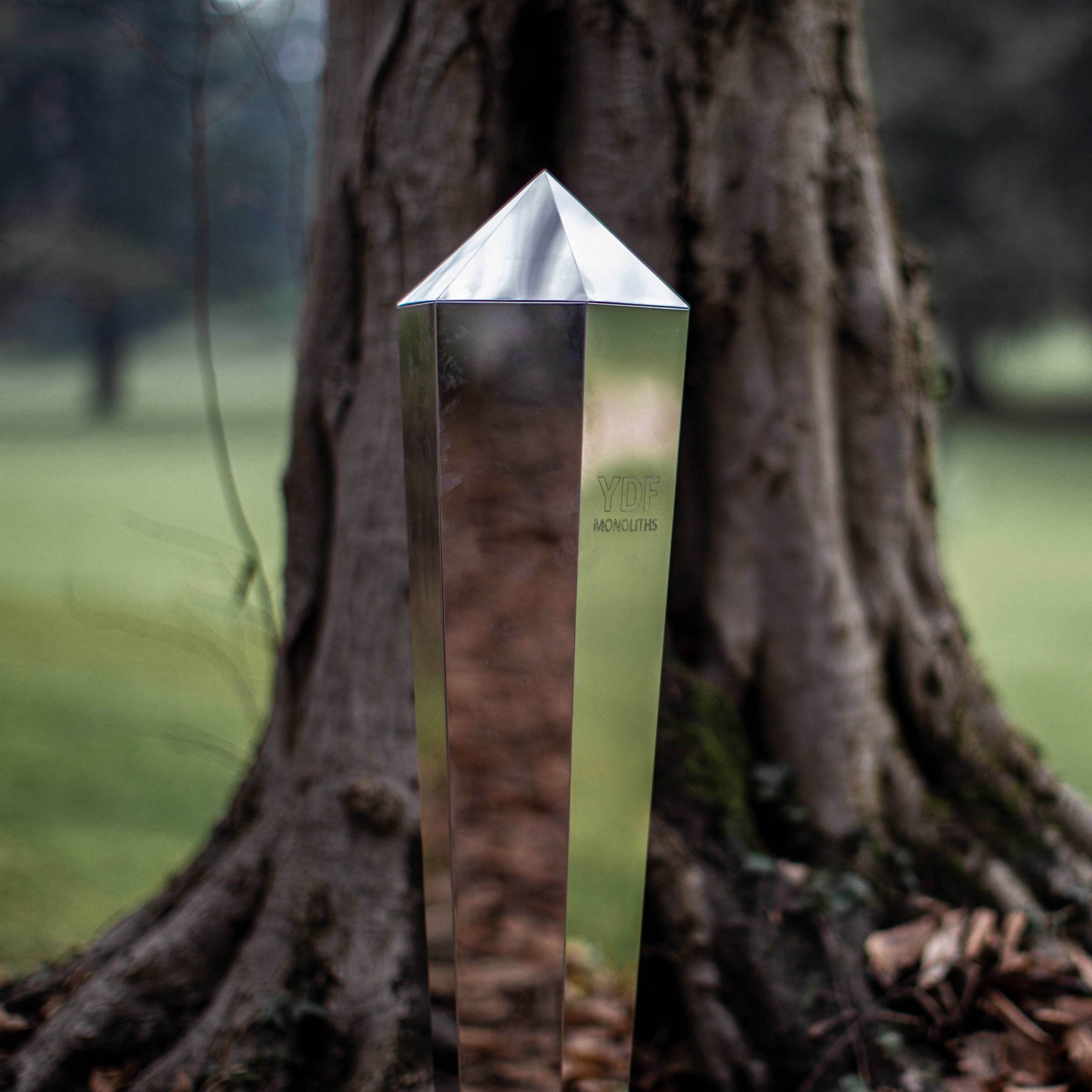Display product Crystal Monolith from manufacturer YDF