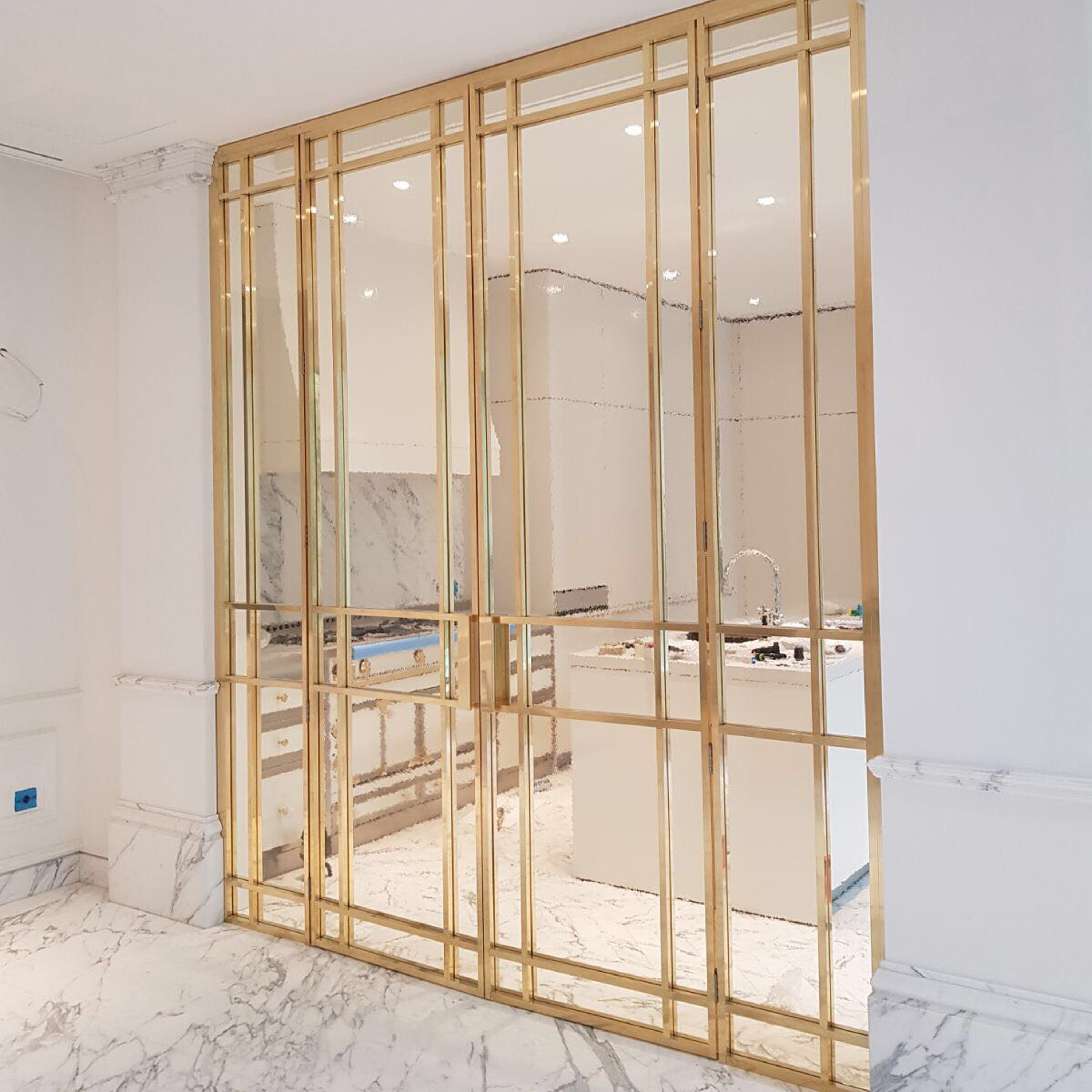 Parete modulare in ottone