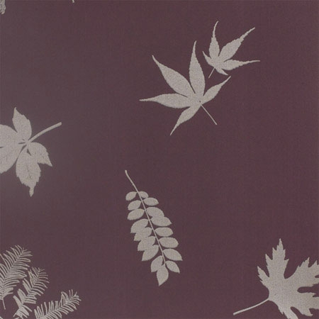 Mostra il prodotto Leaves plum/pewter wallpaper del produttore Clarissa Hulse