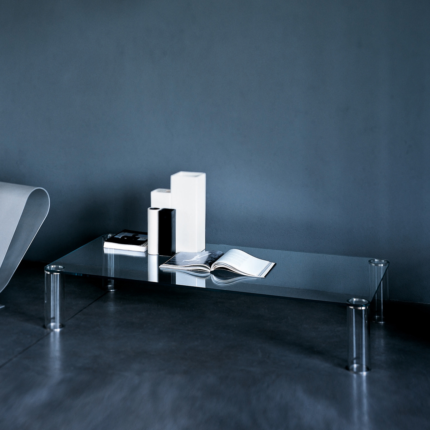 Display product Pipeline low table from manufacturer Glas Italia