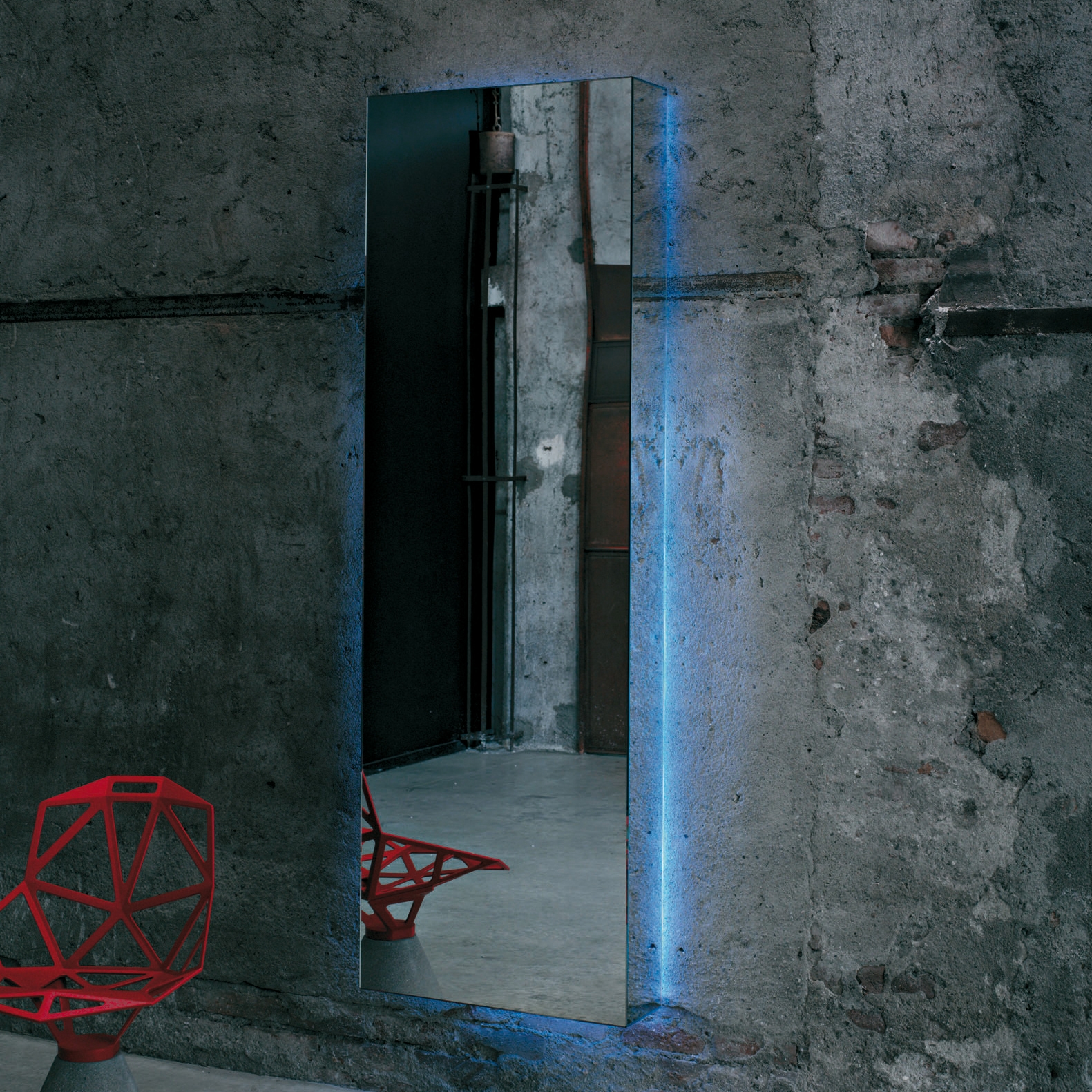 Display product I Massi mirror from manufacturer Glas Italia