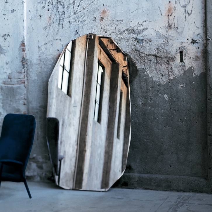 Mostra il prodotto Kooh-I-Noor mirror del produttore Glas Italia