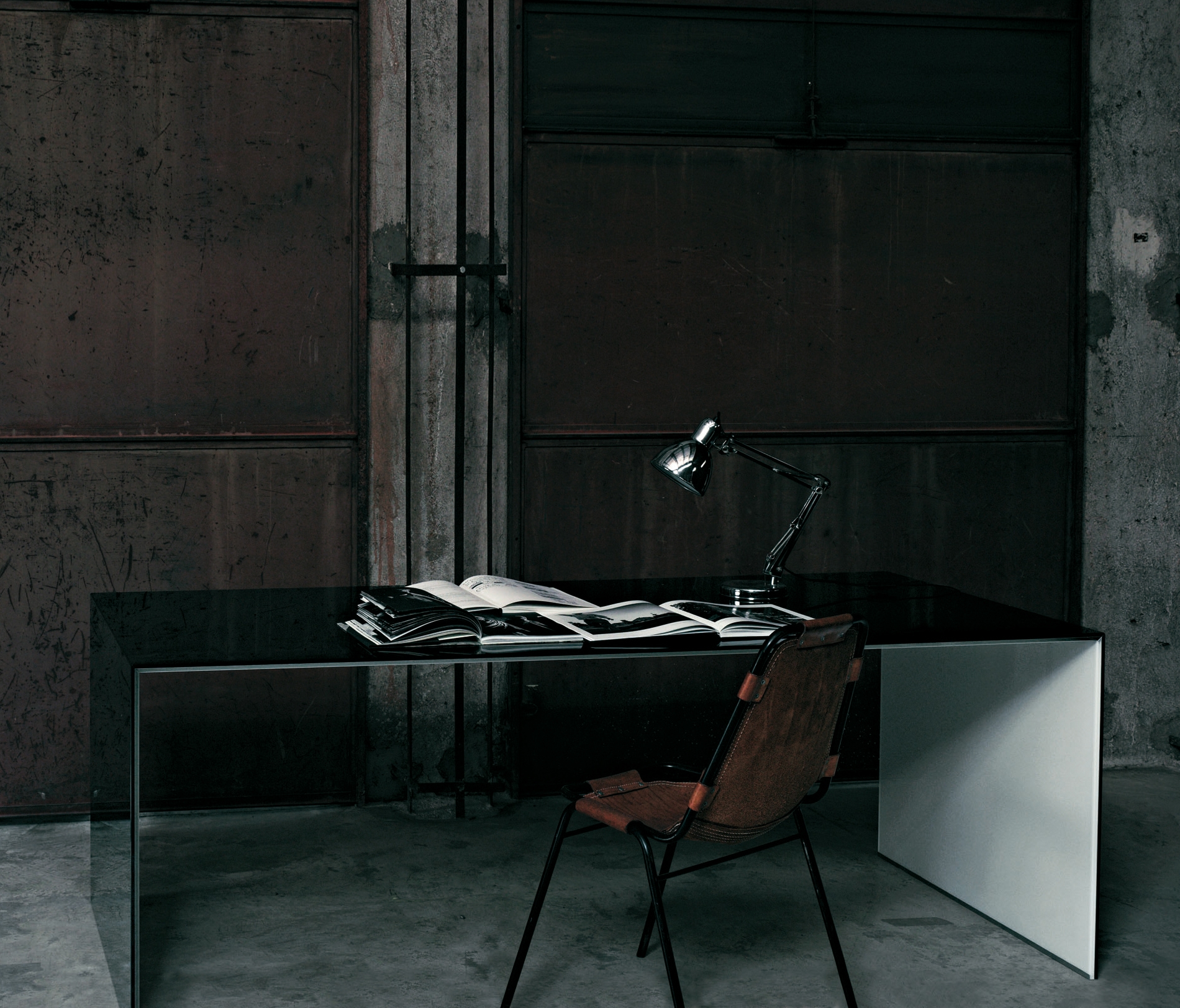 Display product Sio2 Bridge Table from manufacturer Glas Italia