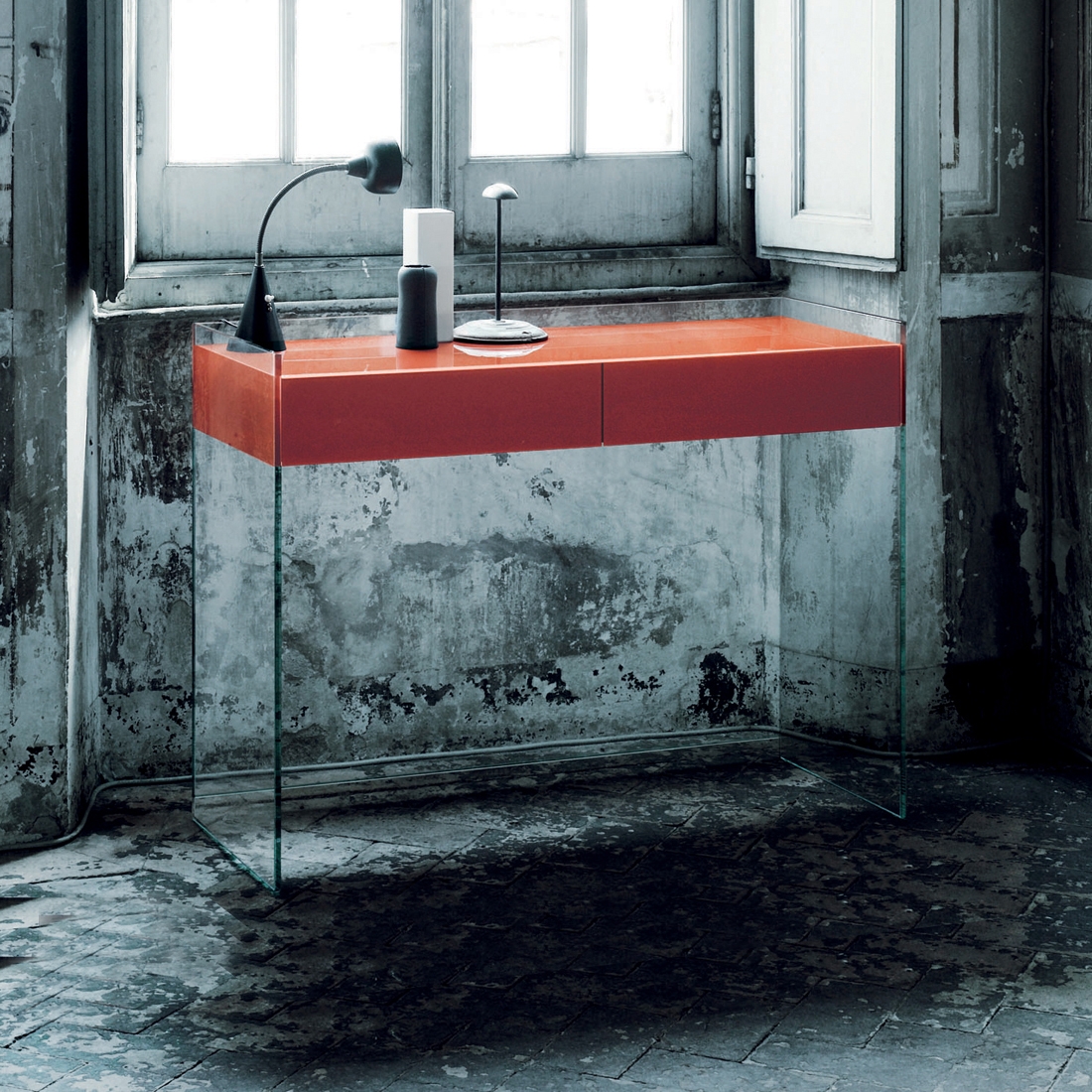 Display product Float from manufacturer Glas Italia