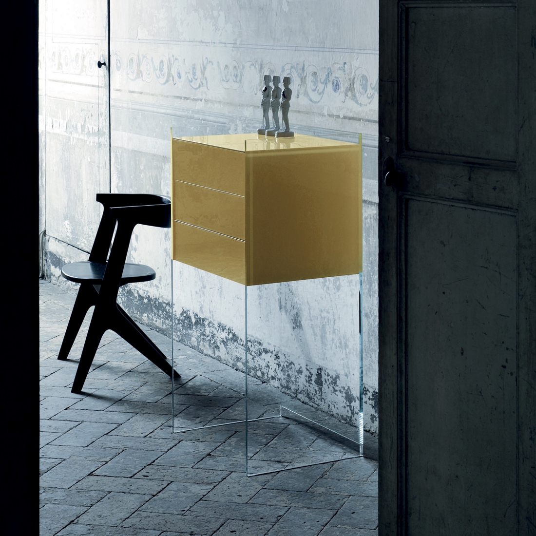 Display product Float from manufacturer Glas Italia