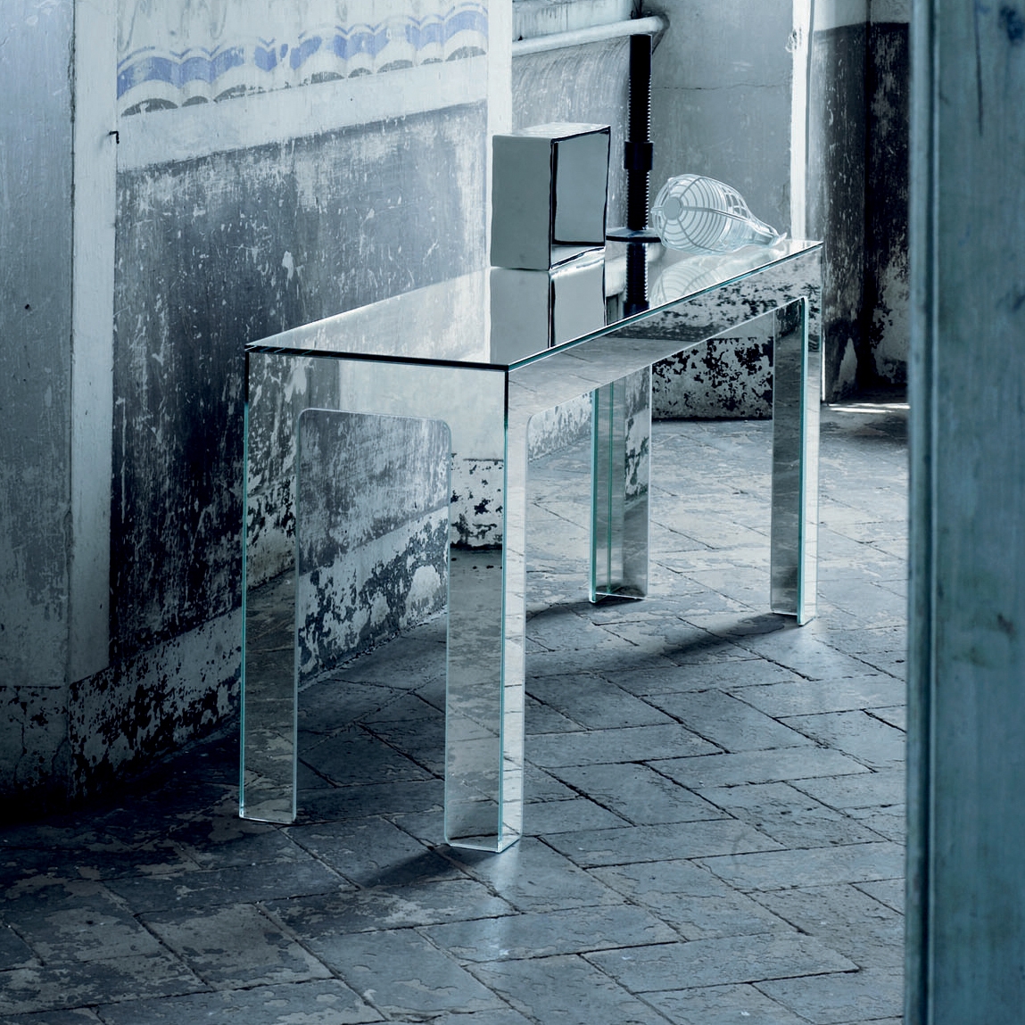 Display product Mirror Mirror Consolle from manufacturer Glas Italia