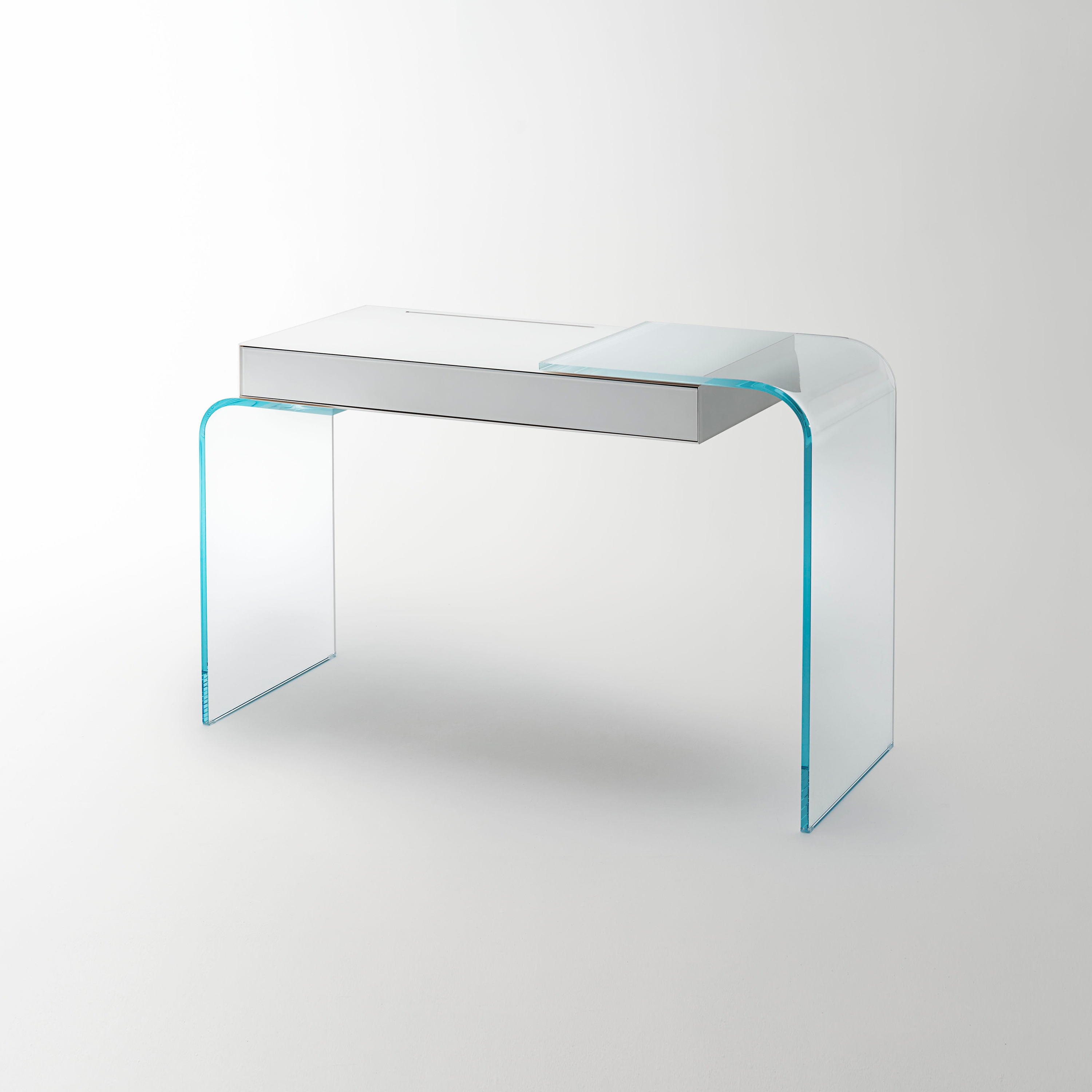 Display product Strata from manufacturer Glas Italia