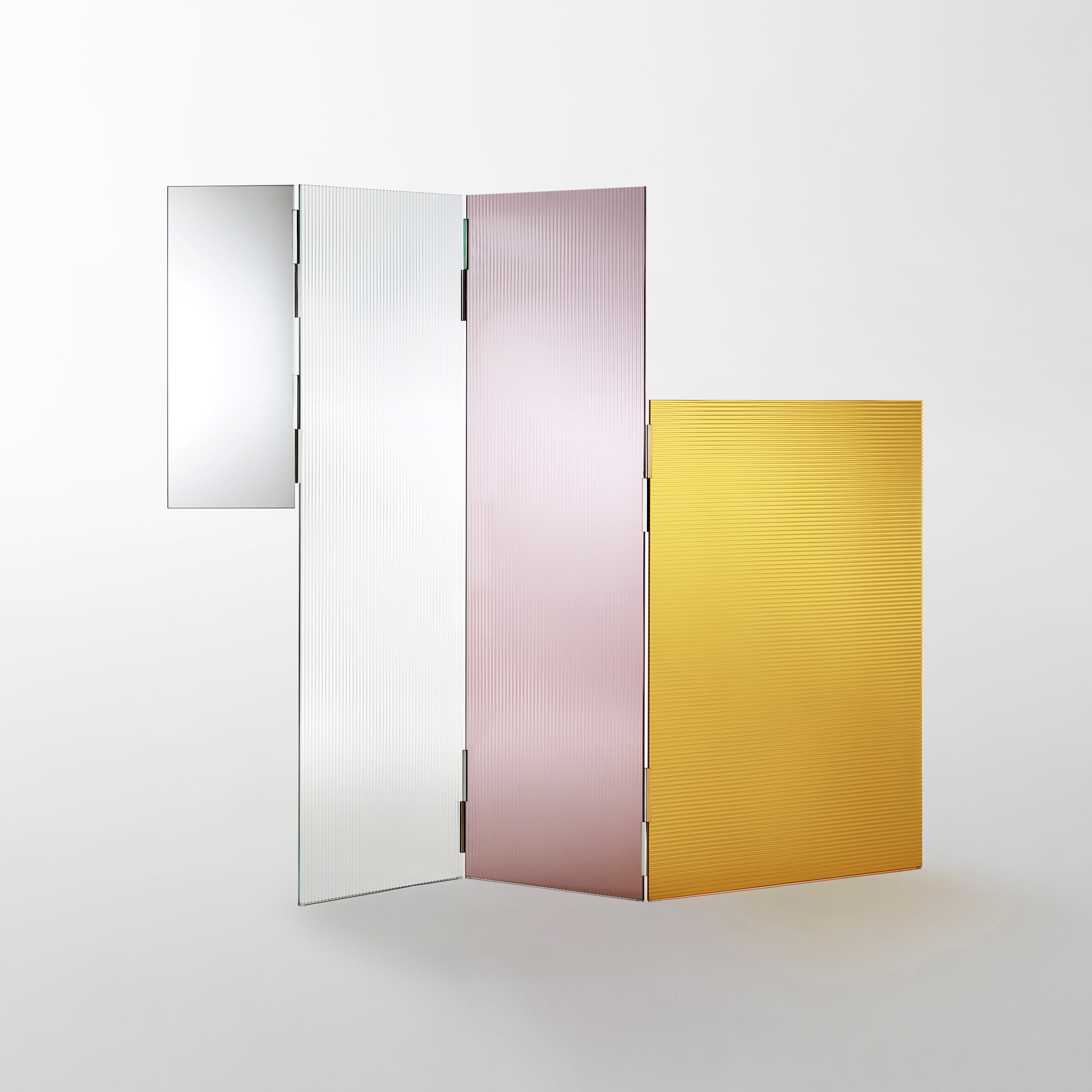 Display product Rayures modular privacy screen in glass with mirror from manufacturer Glas Italia