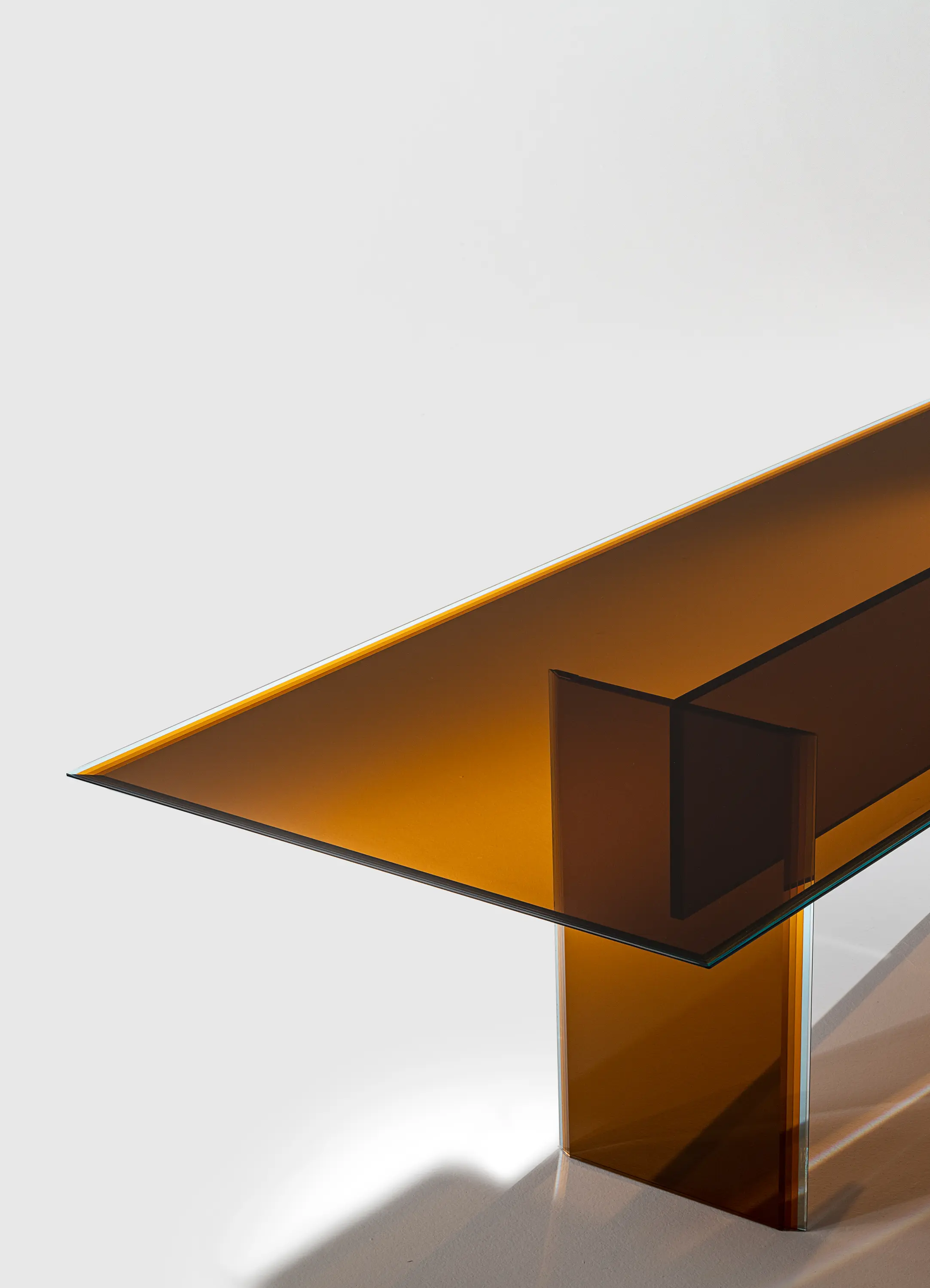 Glas Italia - Bisel | High Table