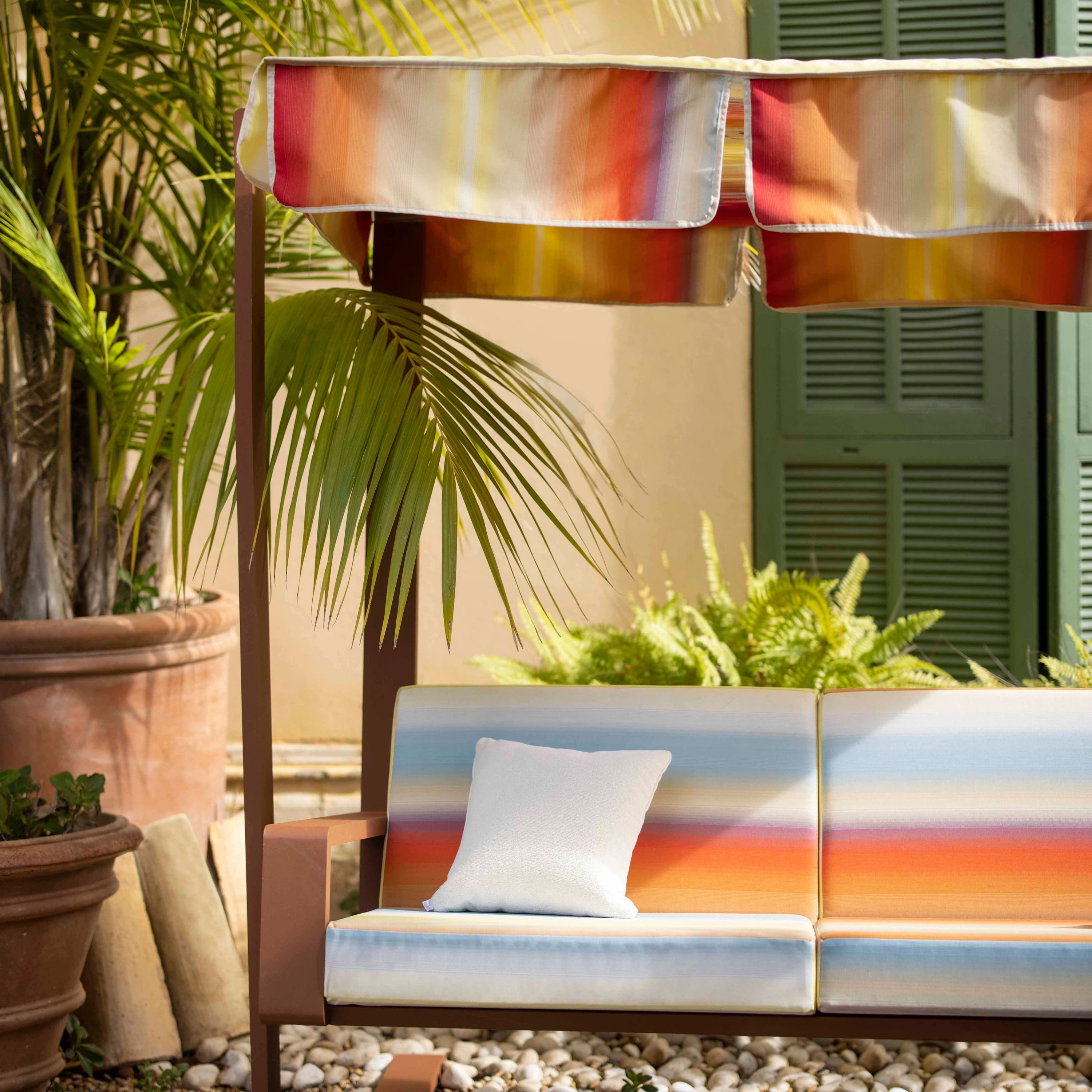 DAYBEDS