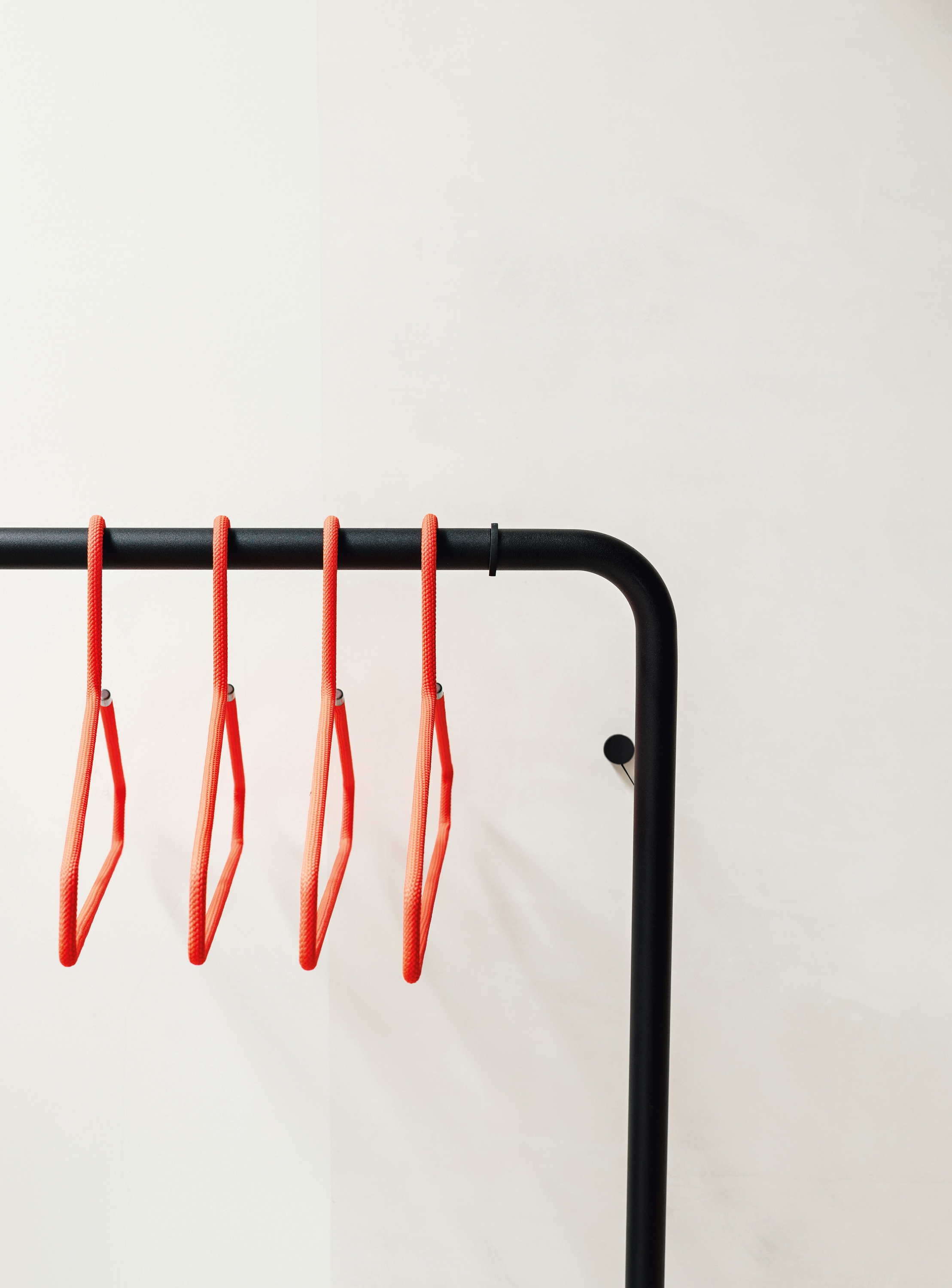 CURVE WALL-MOUNTED RACK - Coat racks from Schönbuch | Architonic