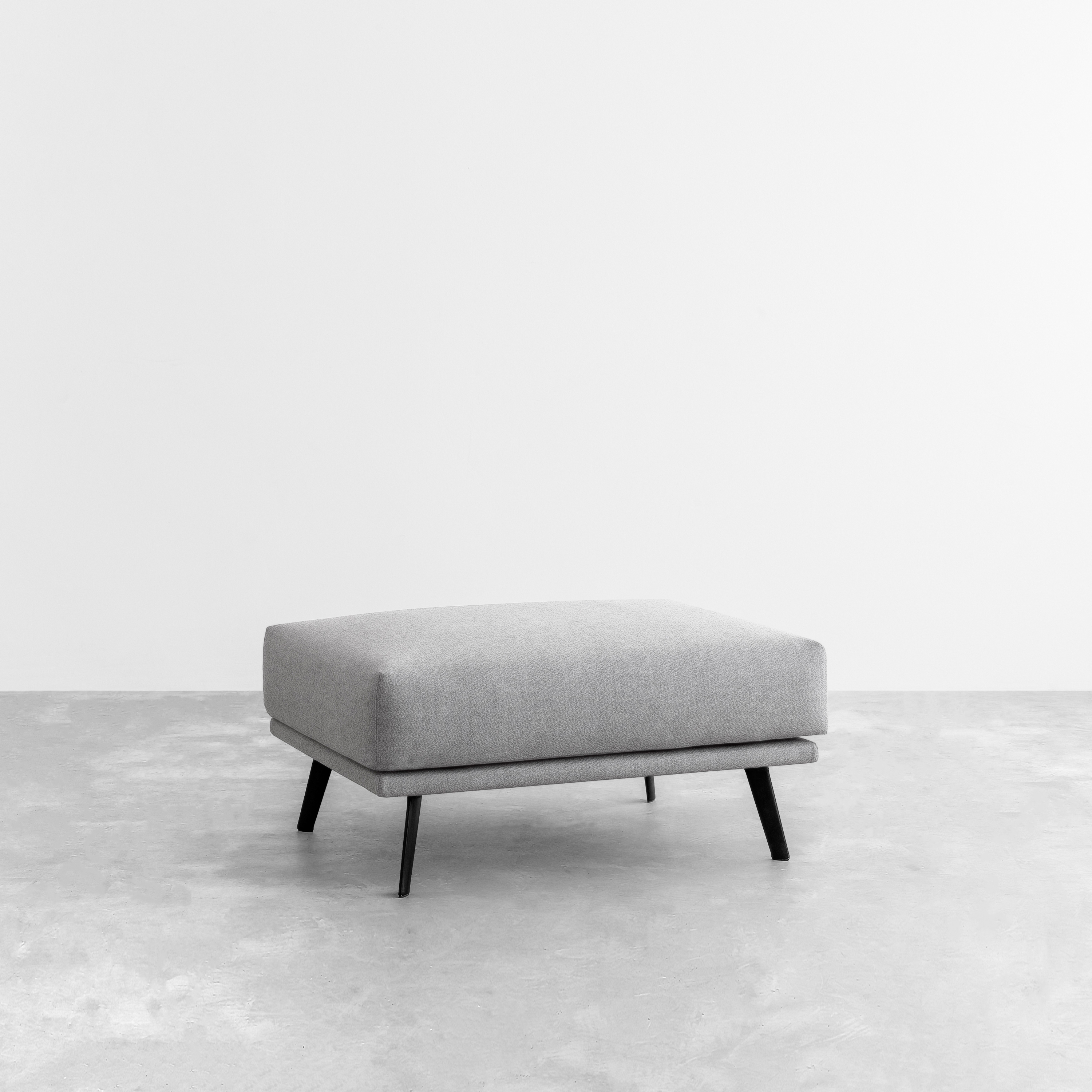 Display product Costura ottoman from manufacturer STUA