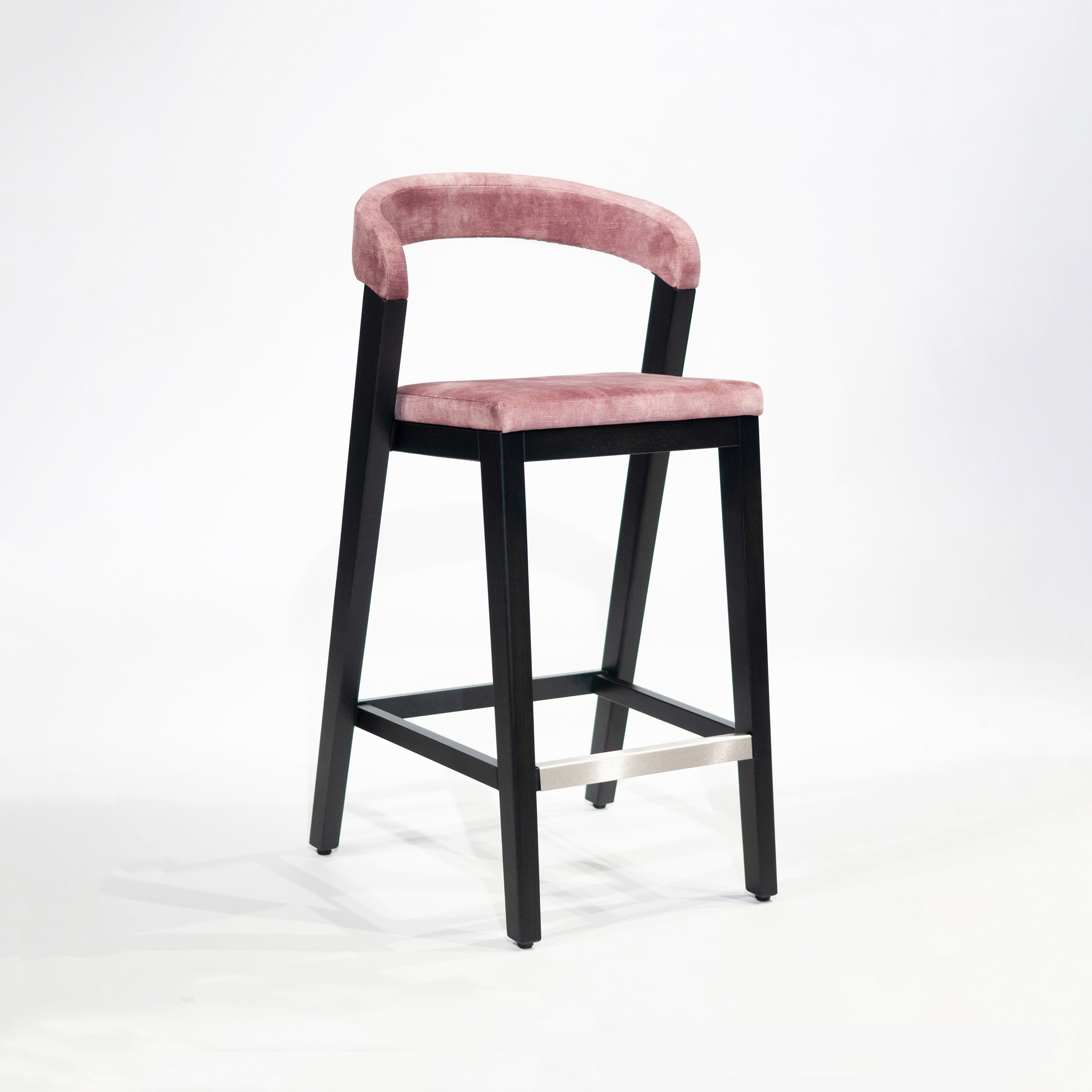 Vertoon produk Play Barstool - Upholstered back - Oak dark van vervaardiger Wildspirit