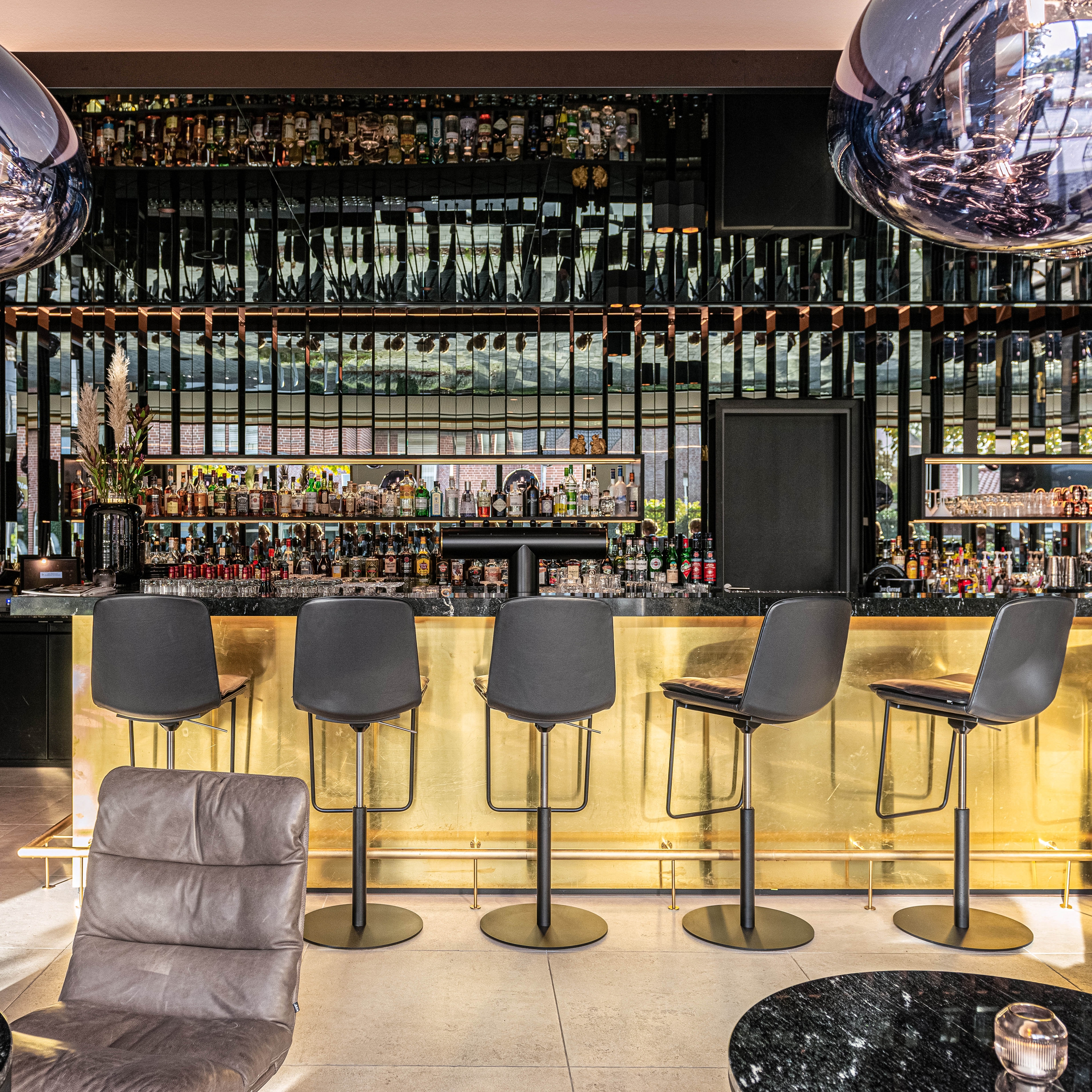 HIGH DINING