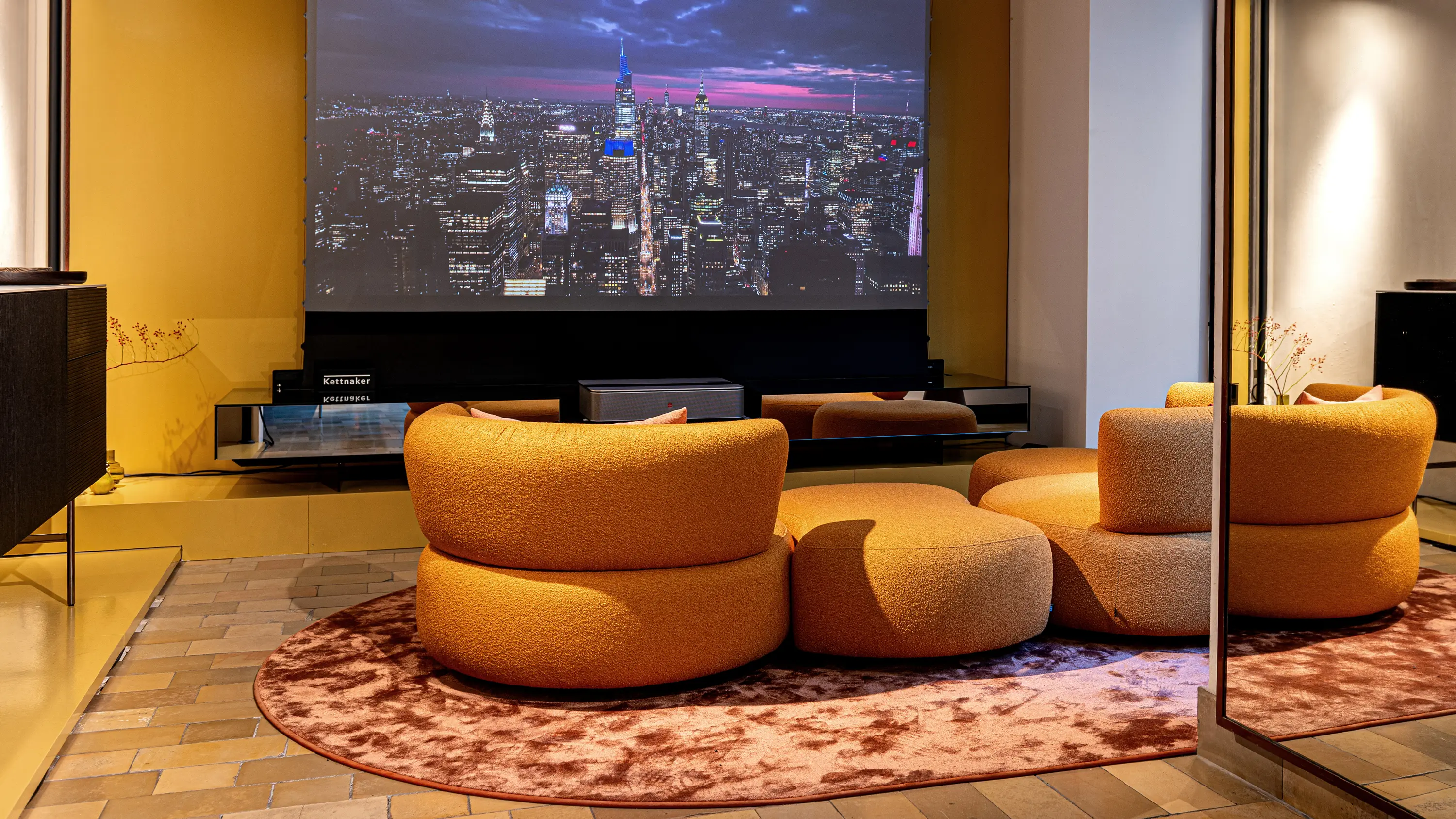 KFF - YES LOUNGE