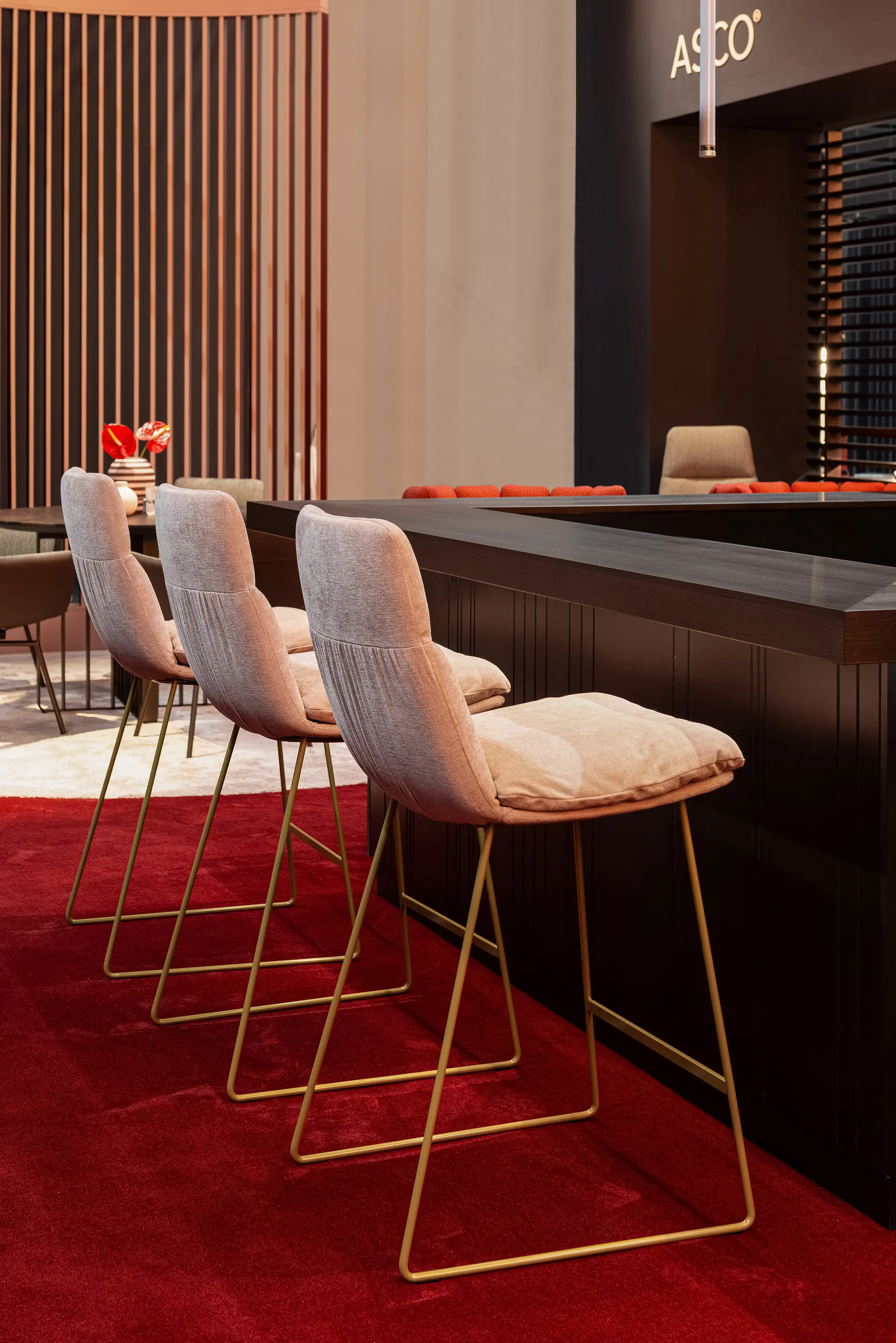 KFF - FAYE CASUAL
Counter stool with 
low armrests