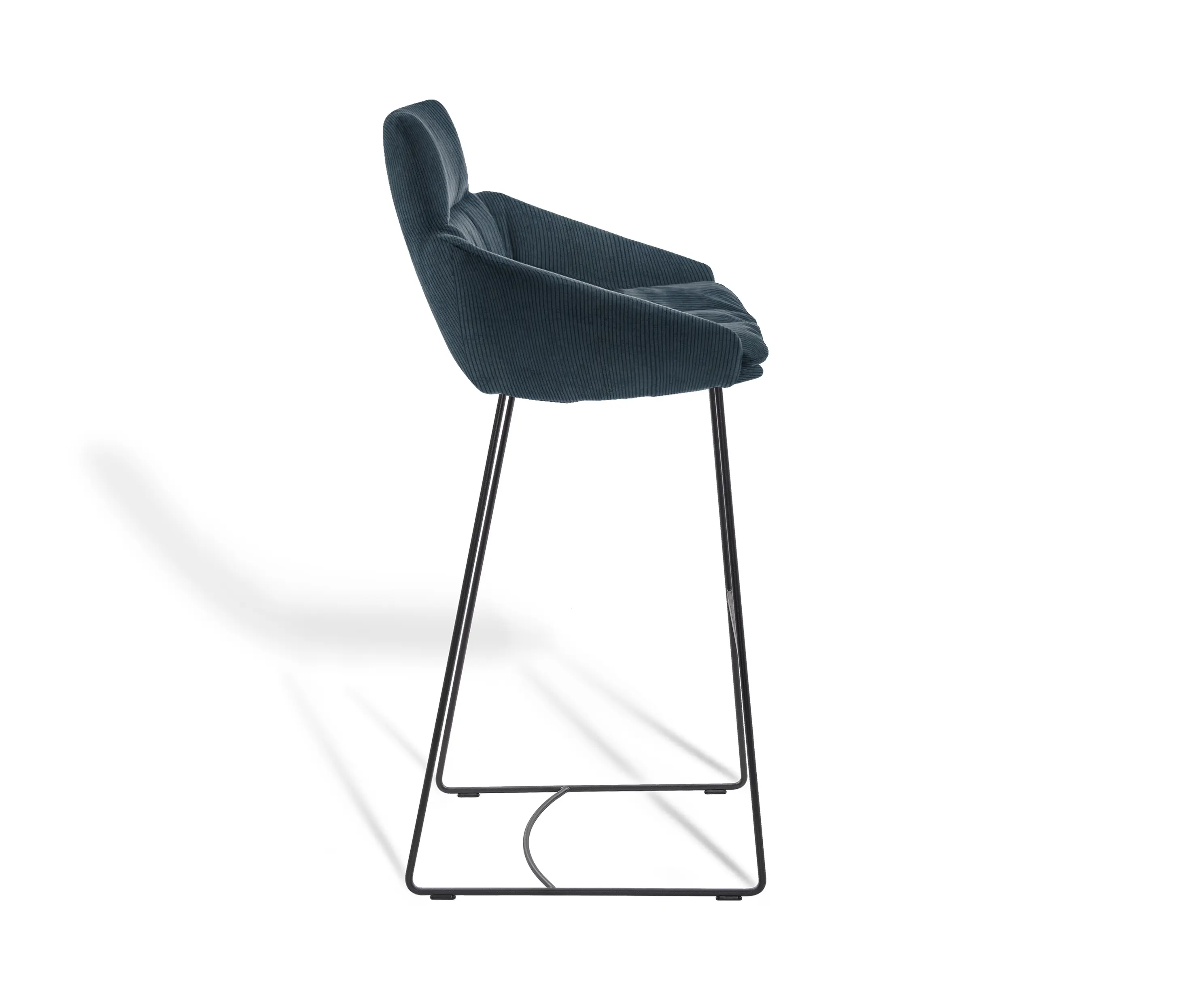 KFF - FAYE 
Bar stool with low armrests