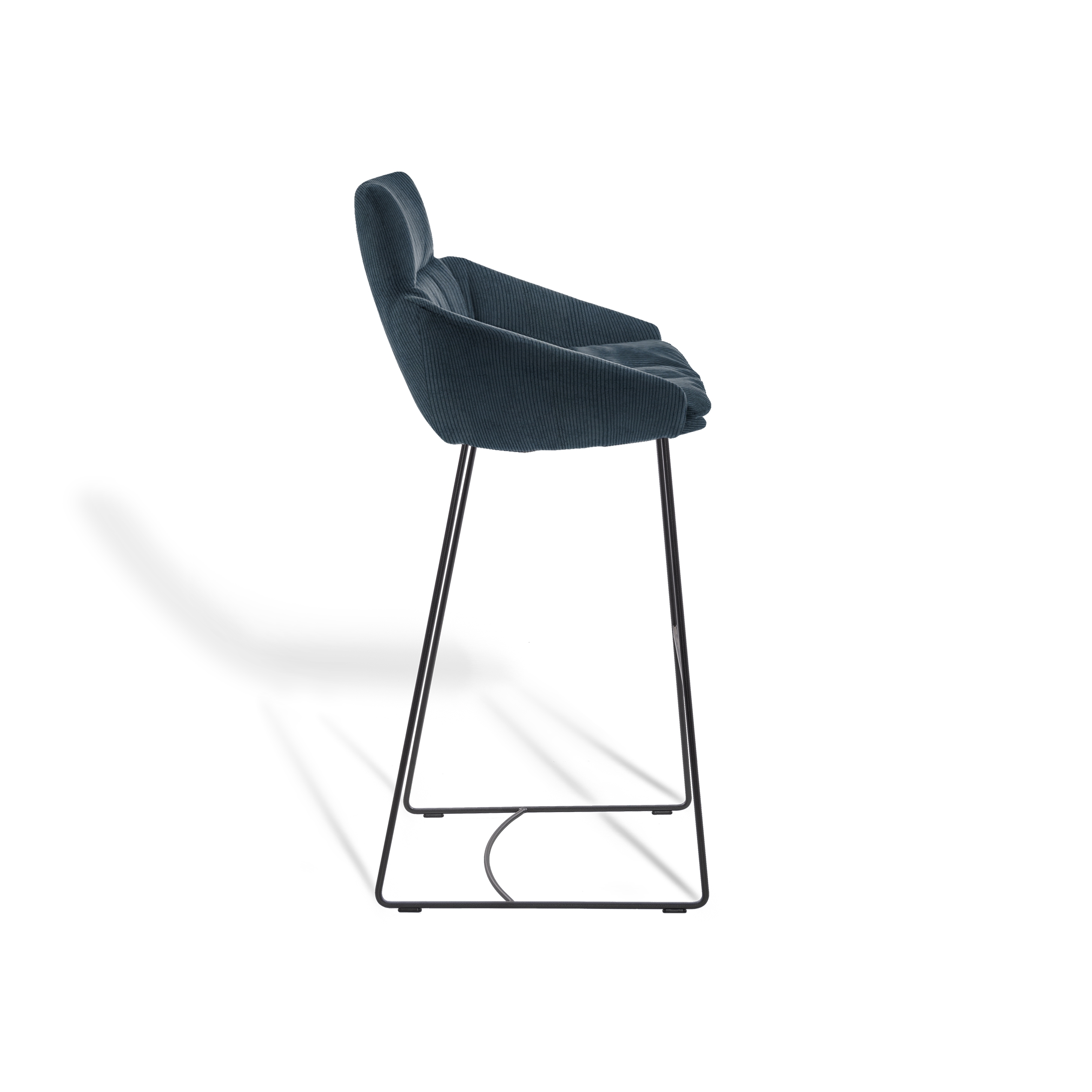 Mostrar el producto FAYE 
Bar stool with low armrests del fabricante KFF