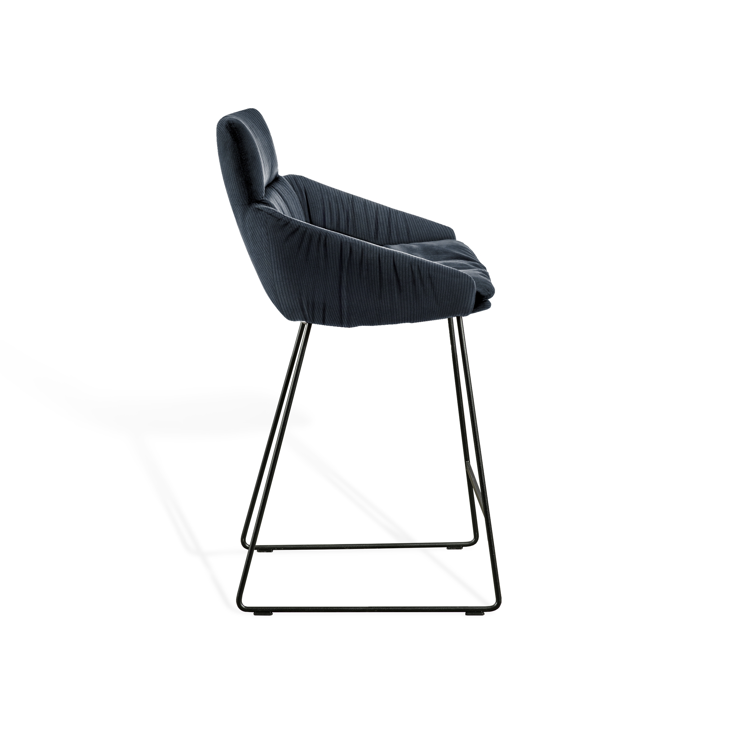 Afficher le produit FAYE CASUAL
Counter stool with 
low armrests du fabricant KFF