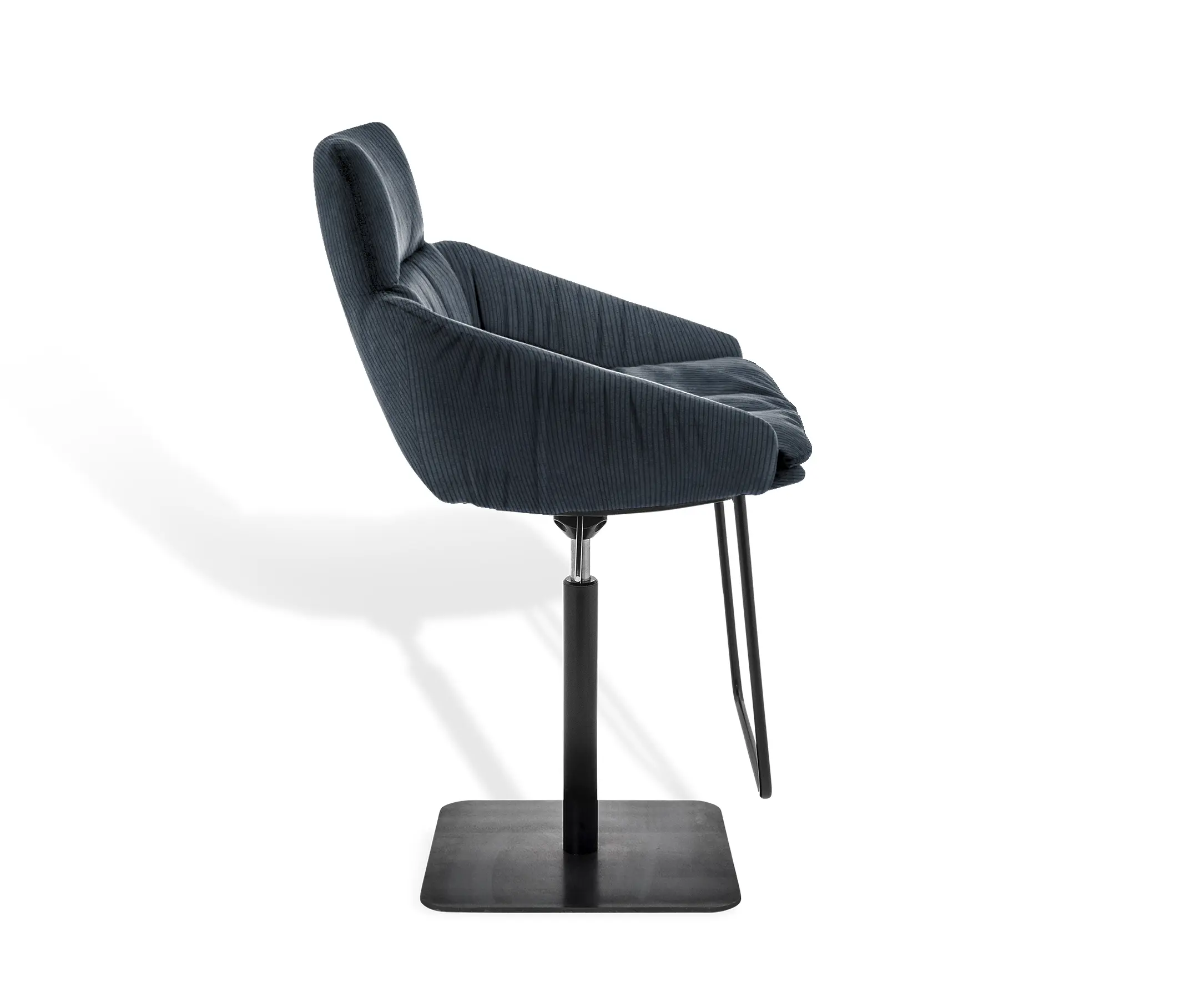 KFF - FAYE CASUAL
Bar stool with low armrests
