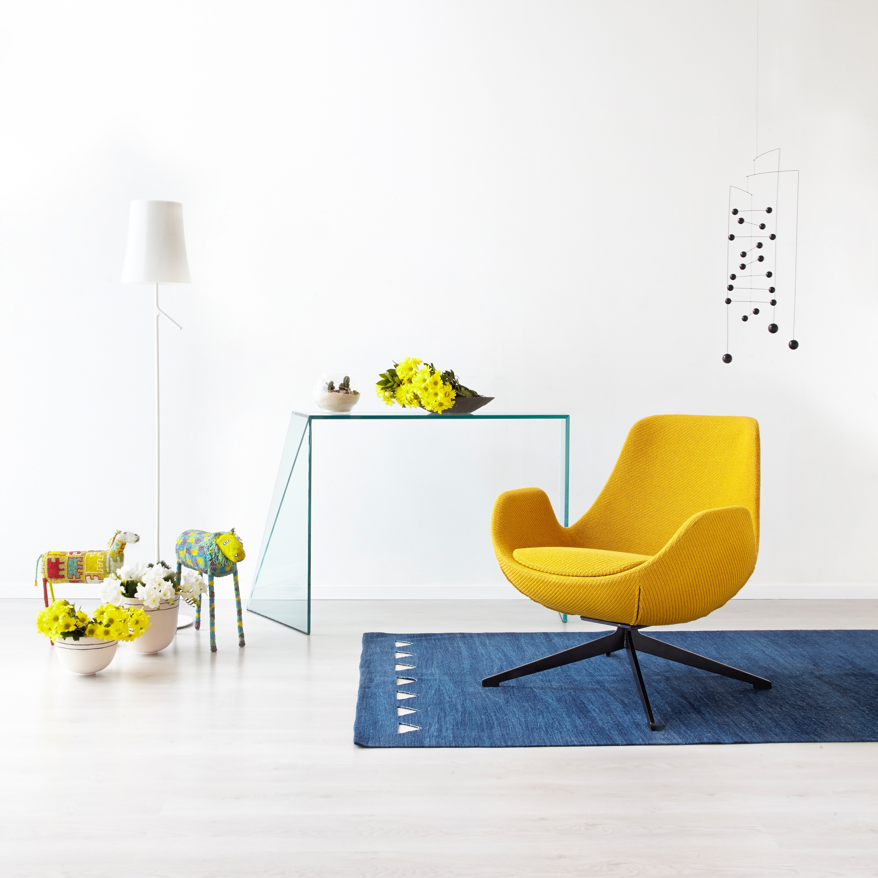 SOFAS & ARMCHAIRS