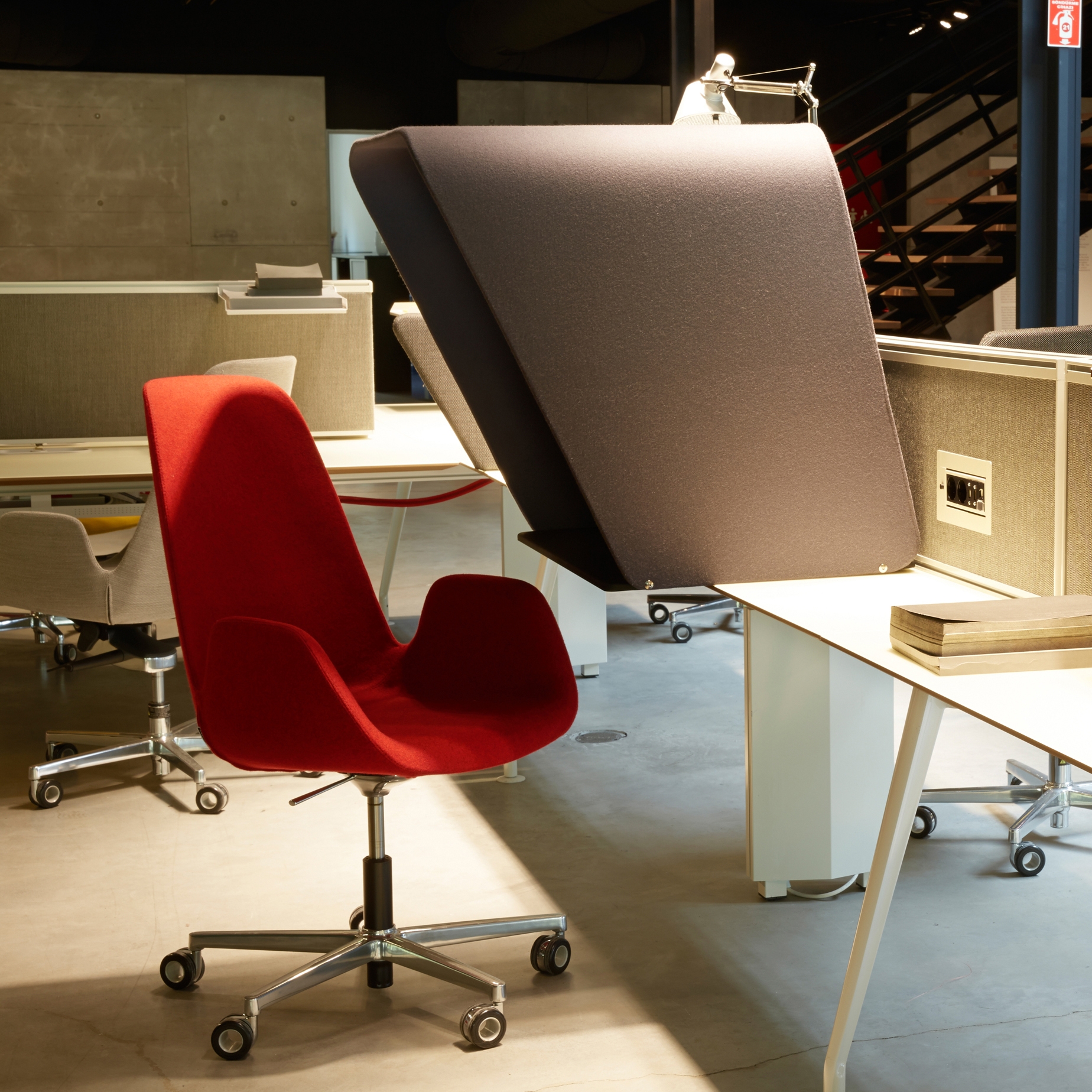 Display product Borges Operational Desk System from manufacturer Koleksiyon Furniture