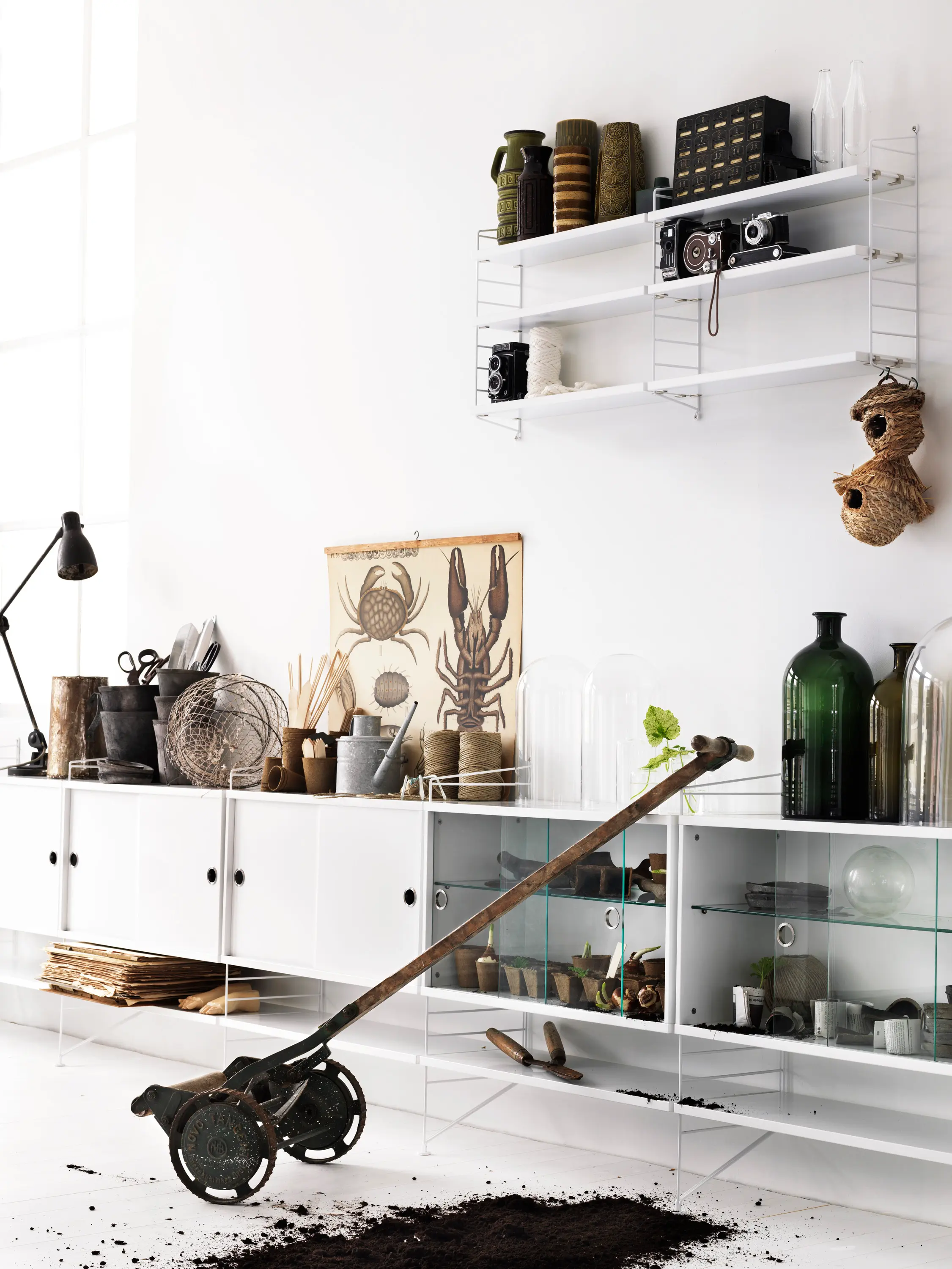 string furniture - String System, Magazine holder