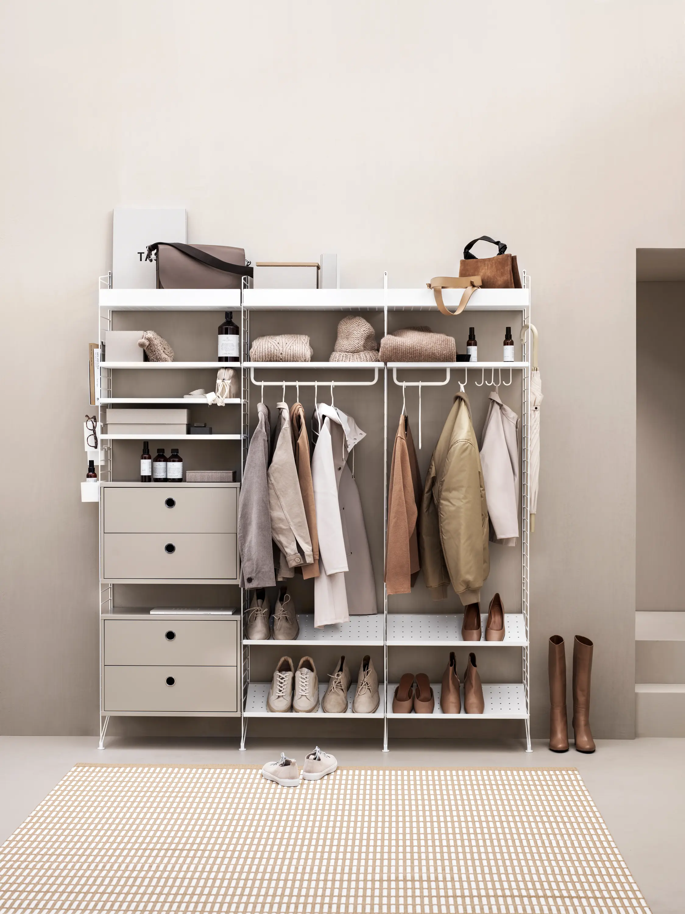 string furniture - String System