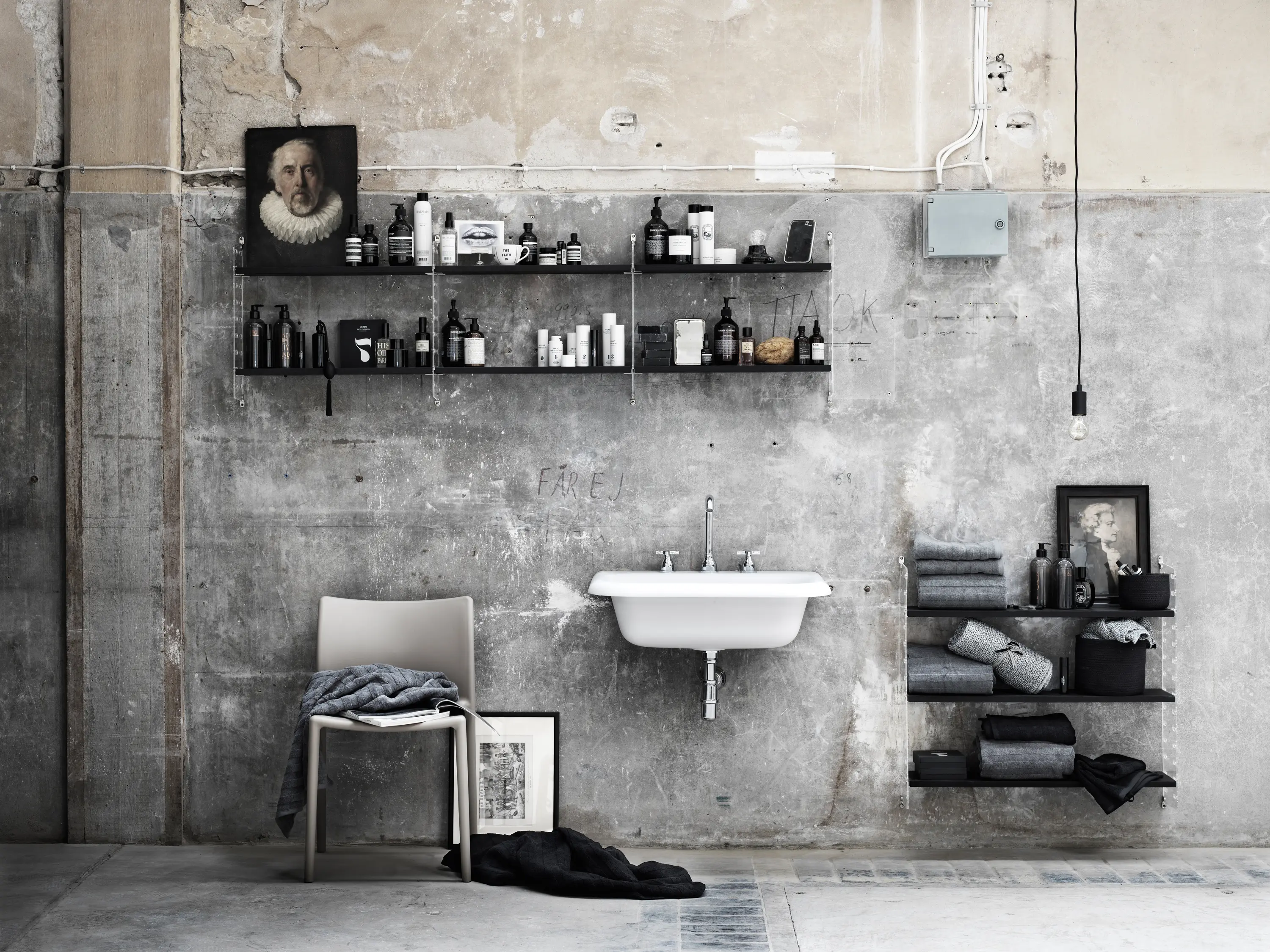 string furniture - String System, plex panels